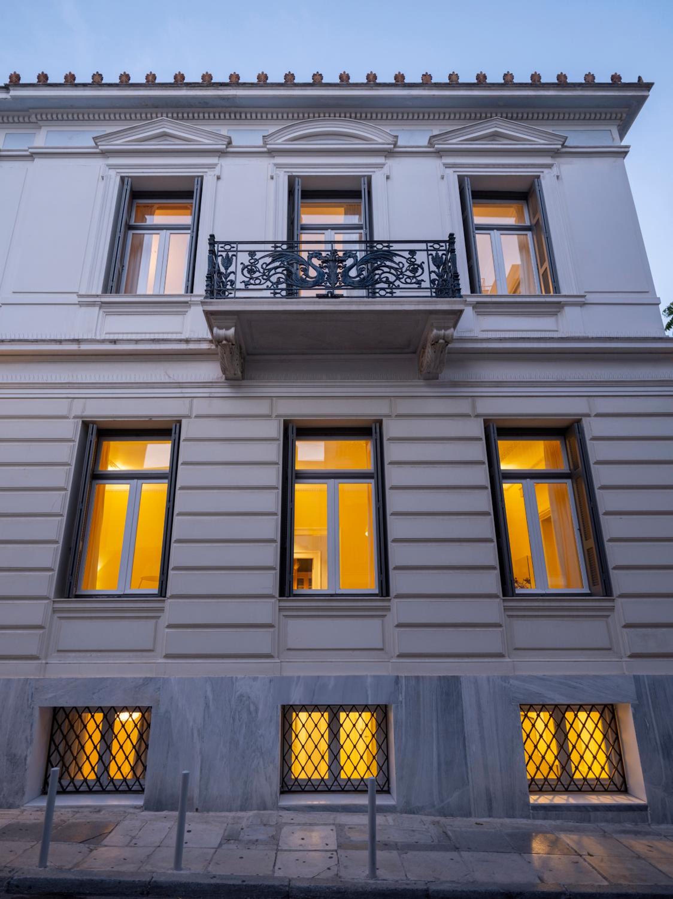 The White House in Plaka by JJ Hospitality