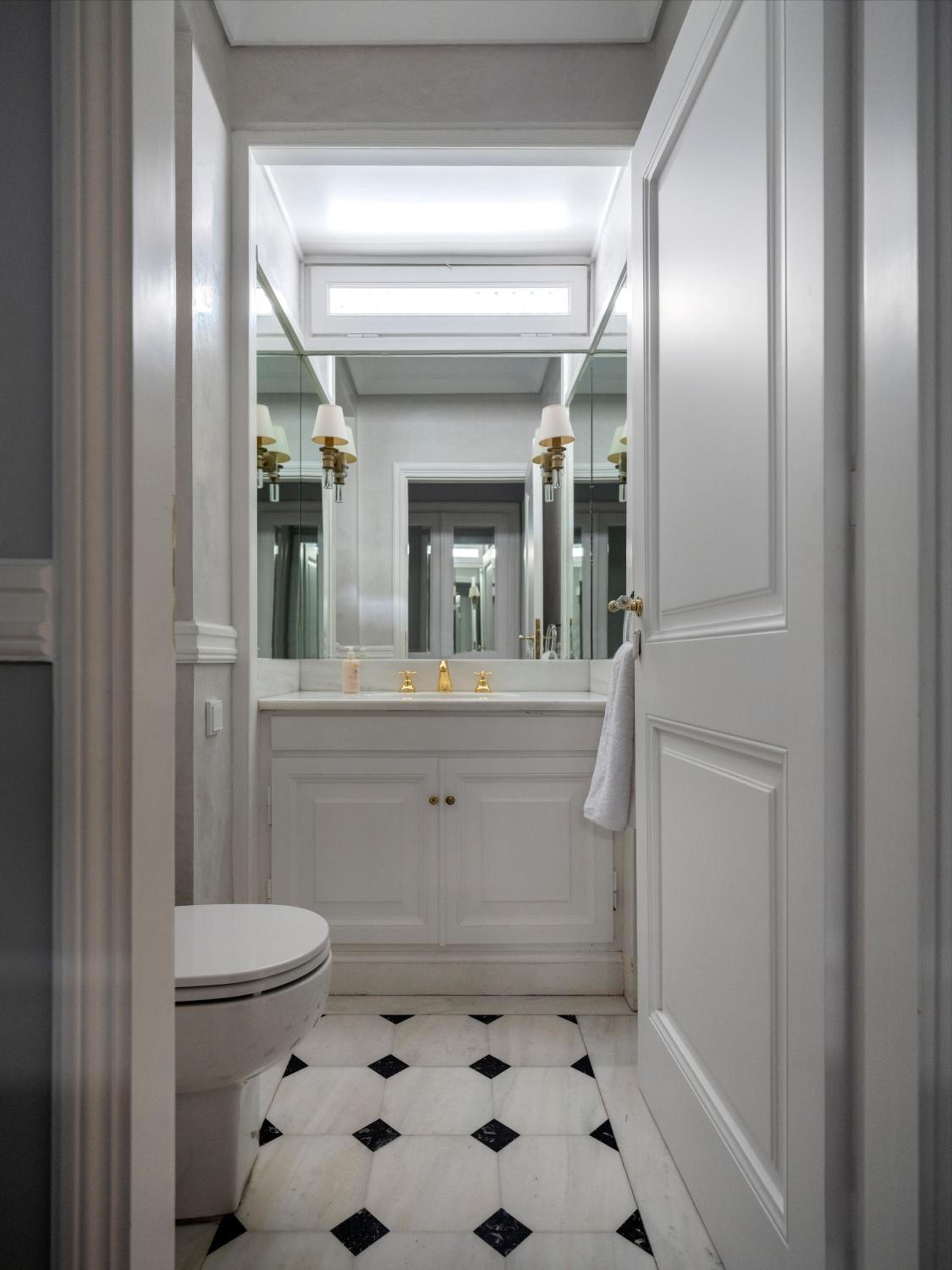 The White House in Plaka by JJ Hospitality