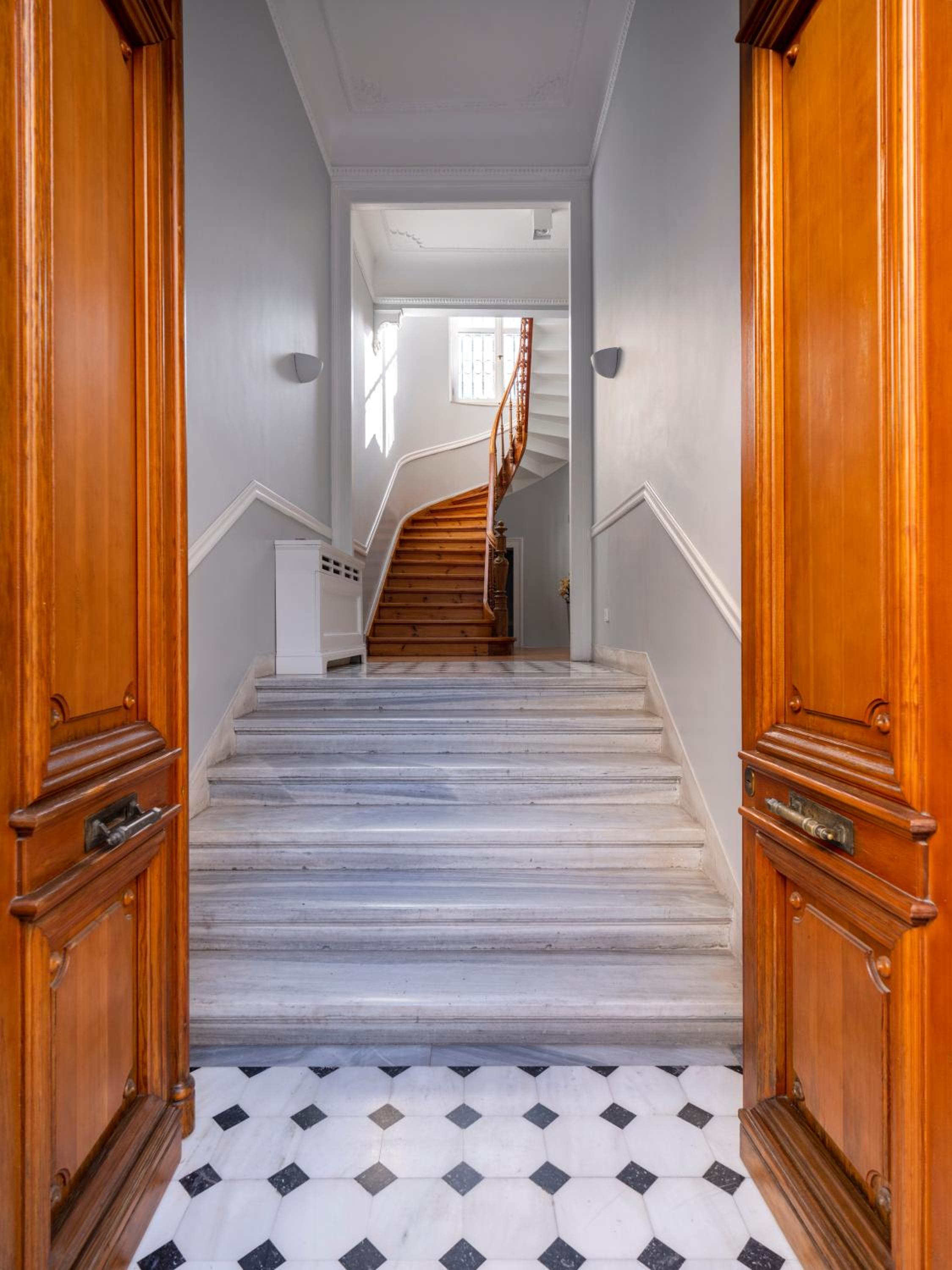 The White House in Plaka by JJ Hospitality