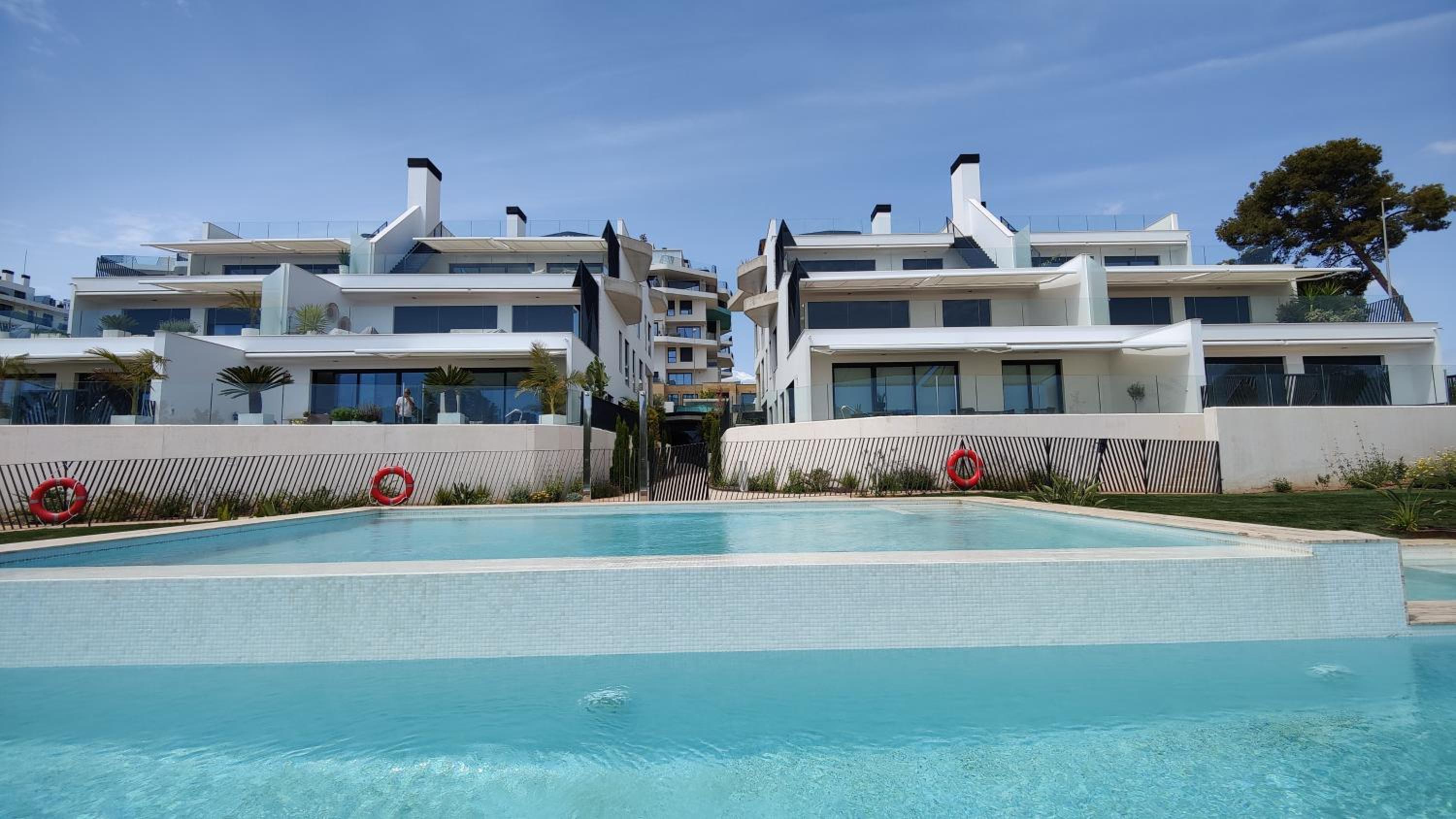 ALLONBAY sea front luxury penthouse
