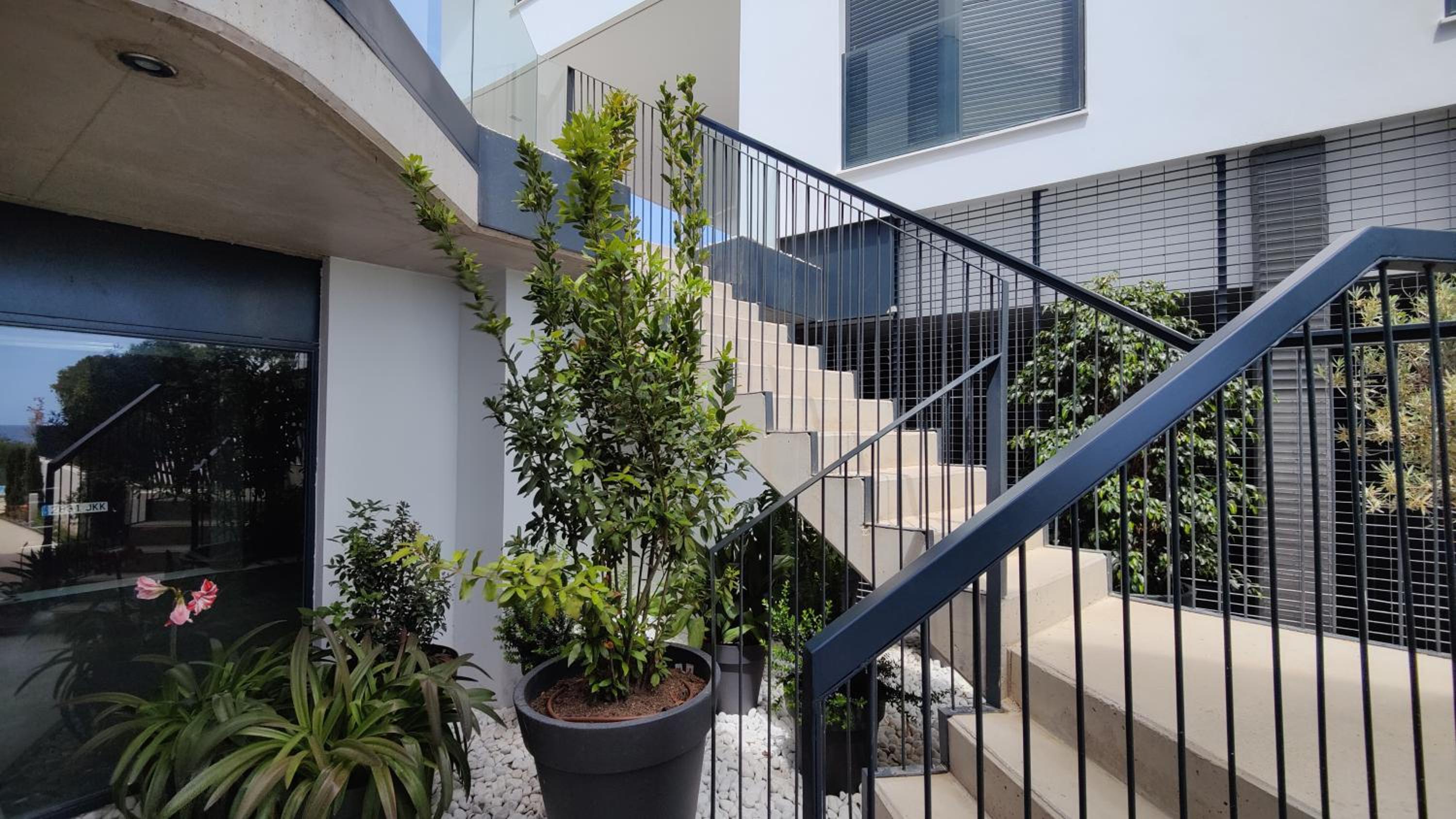ALLONBAY sea front luxury penthouse
