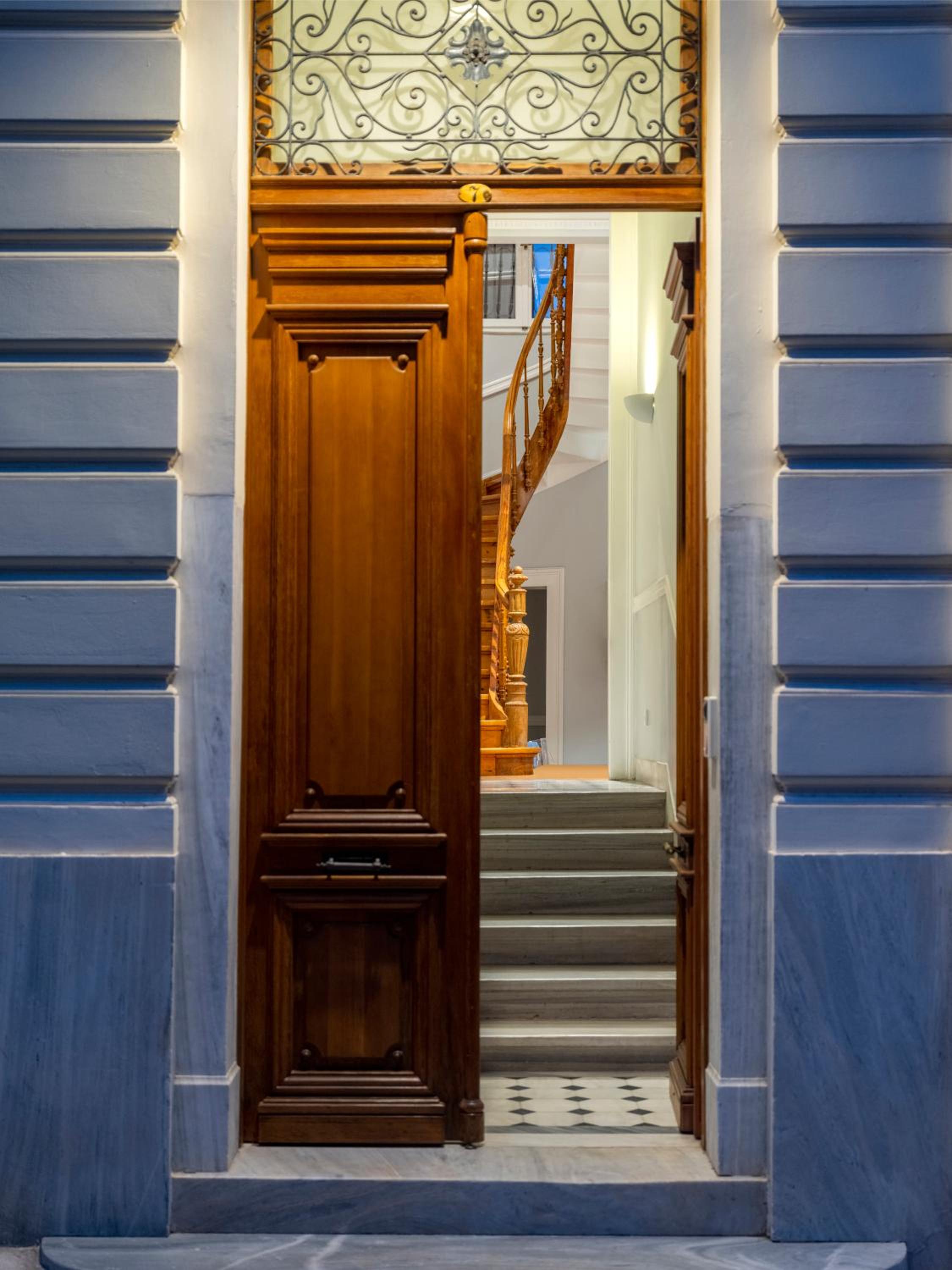 The White House in Plaka by JJ Hospitality