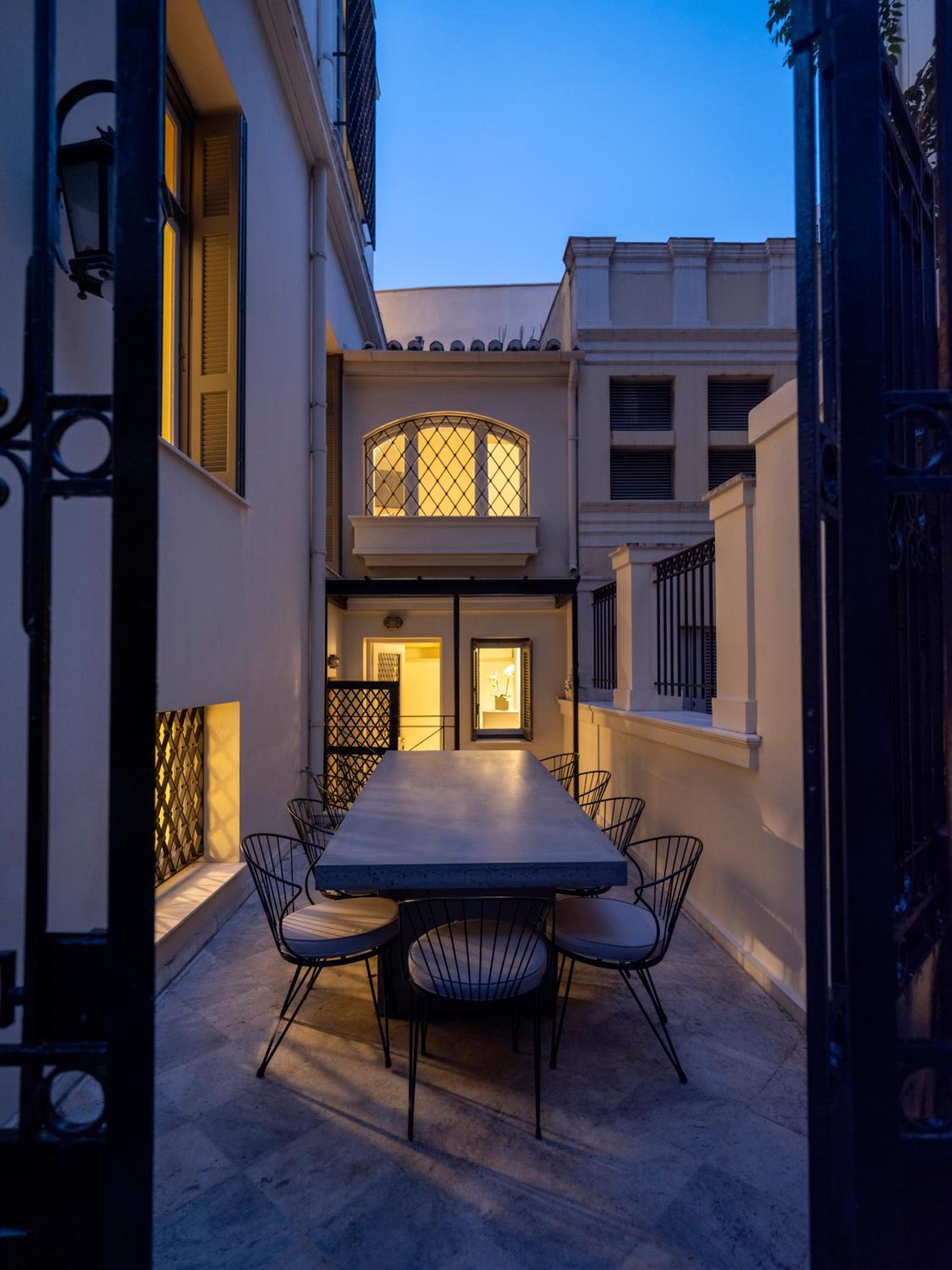 The White House in Plaka by JJ Hospitality