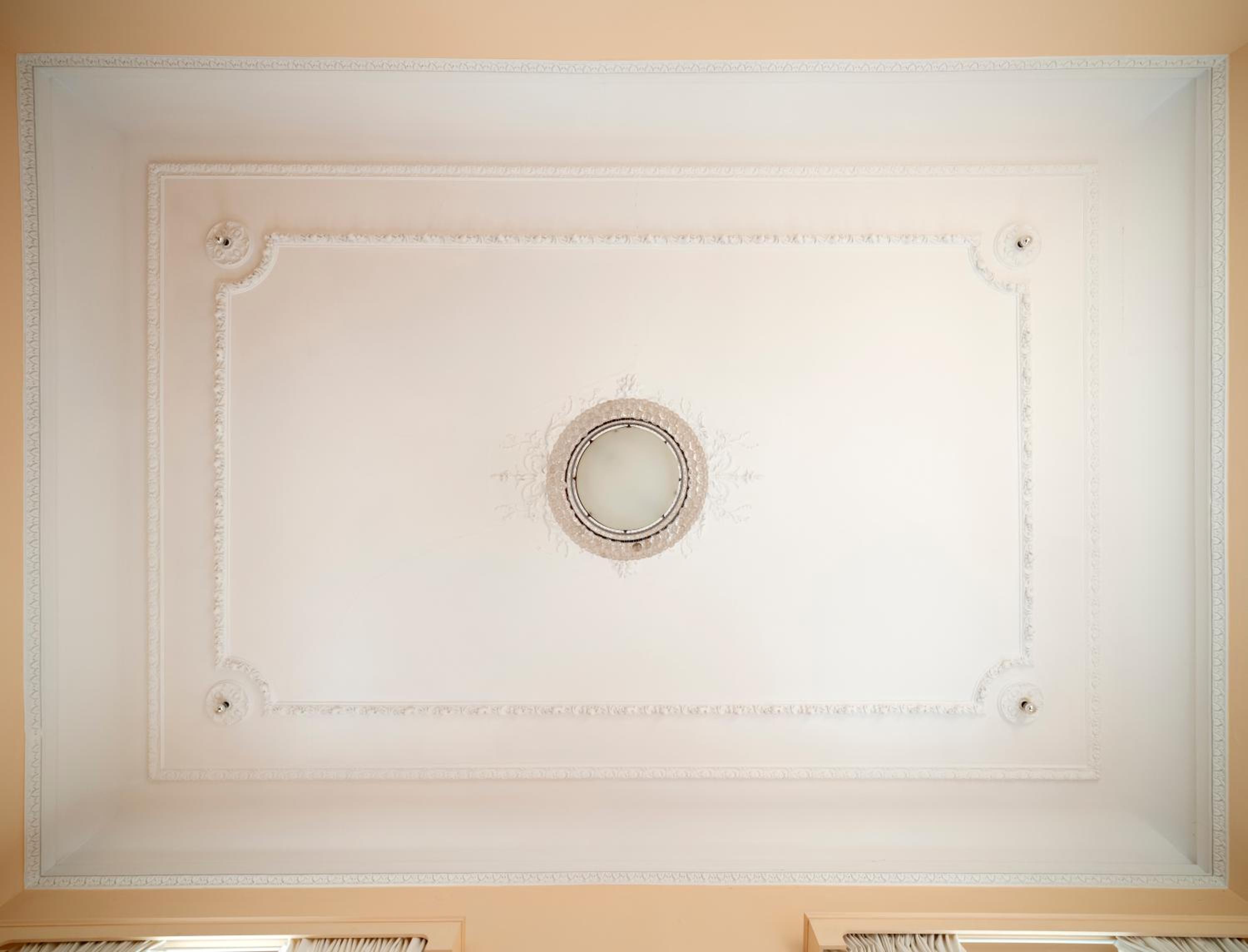 The White House in Plaka by JJ Hospitality