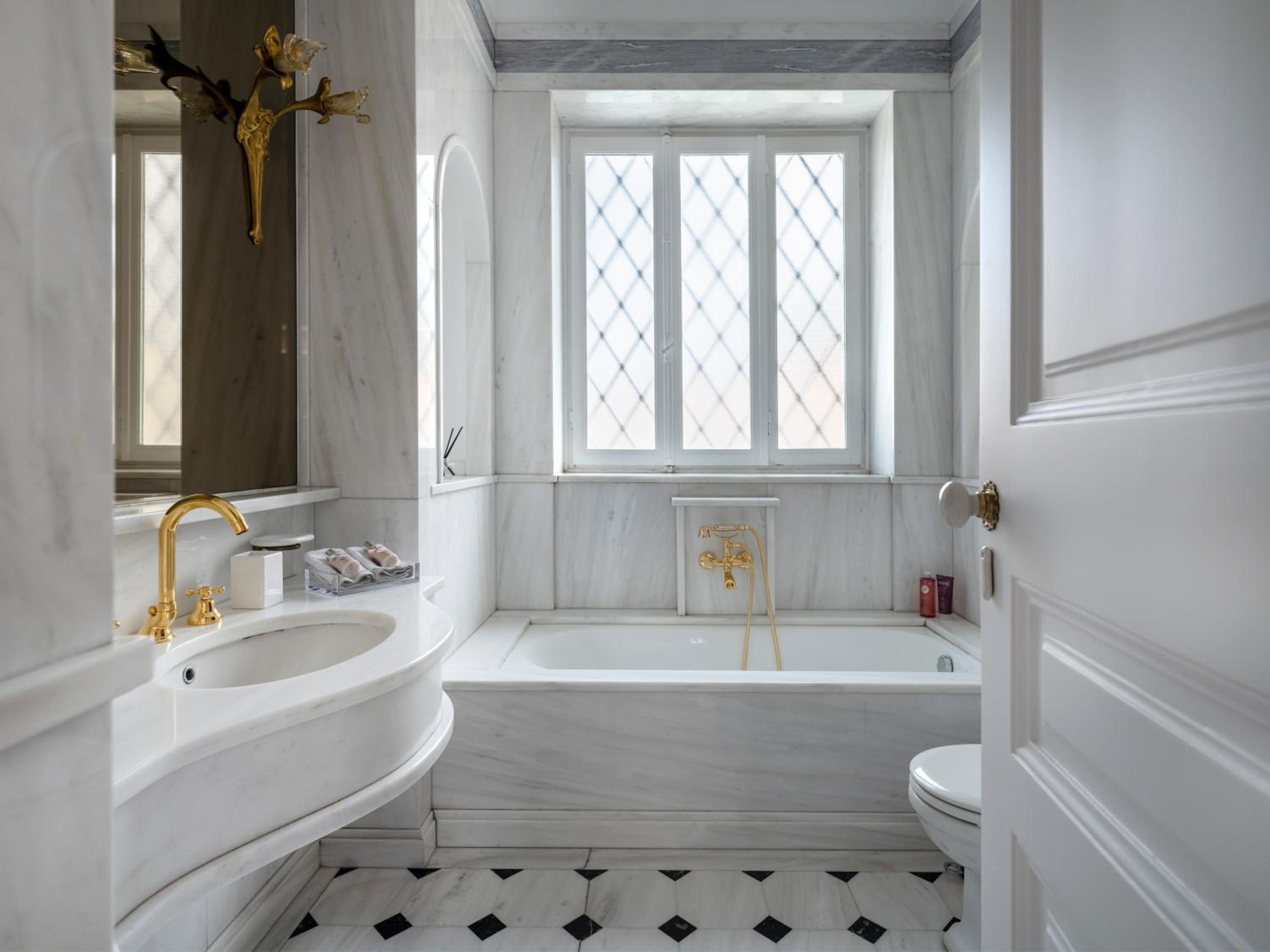 The White House in Plaka by JJ Hospitality