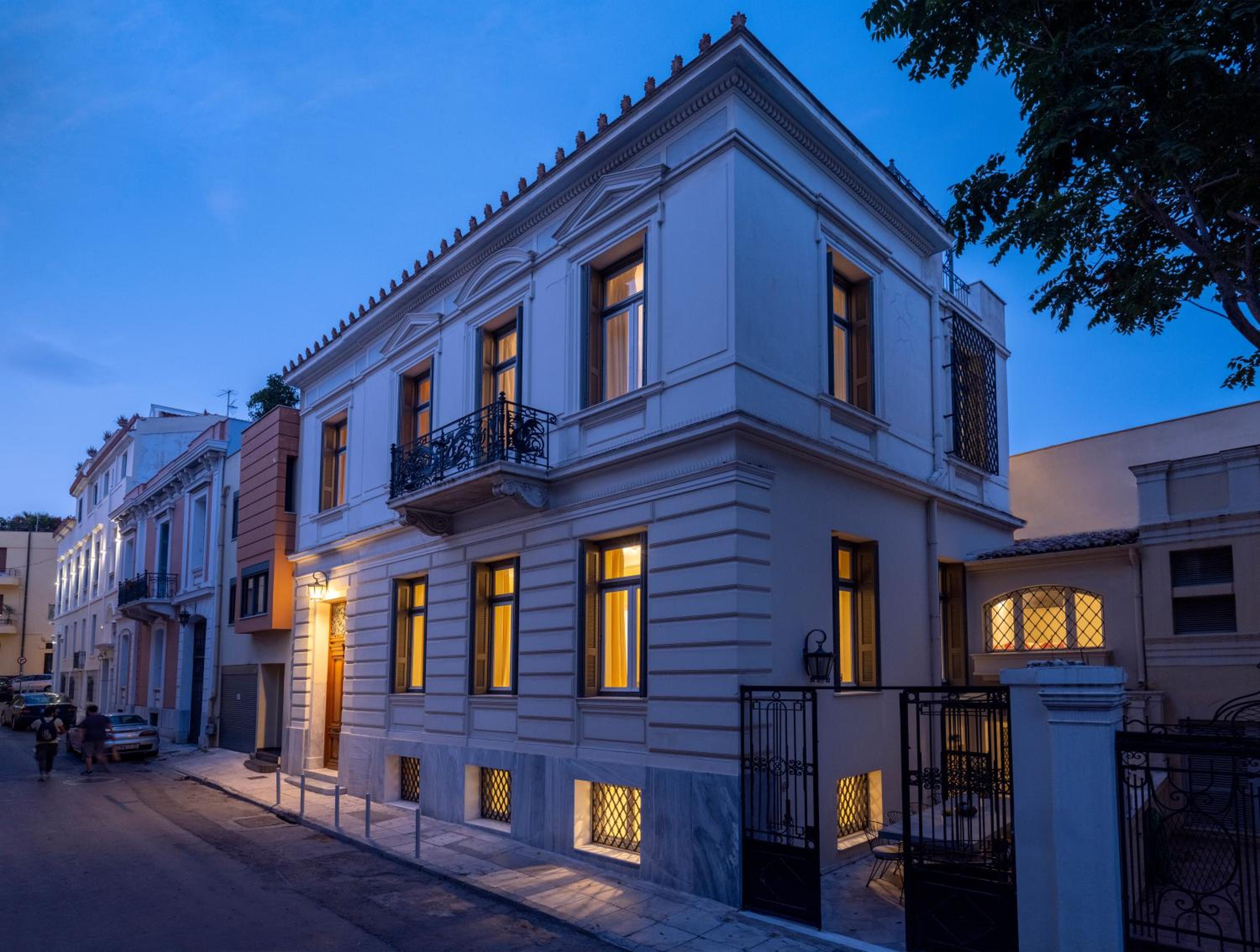 The White House in Plaka by JJ Hospitality