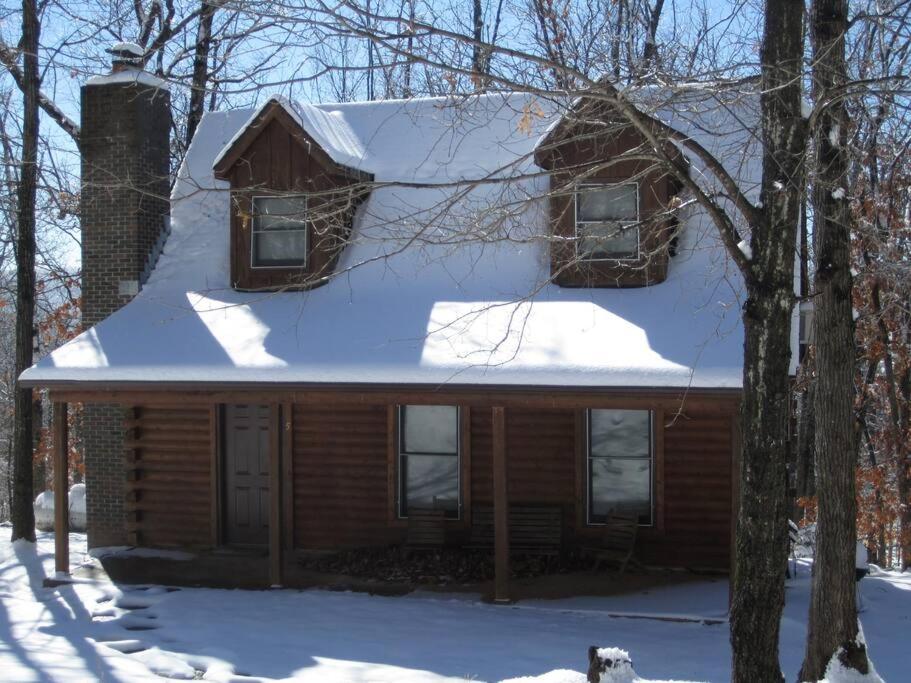 Cozy Log Cabin in the Ozark Woods