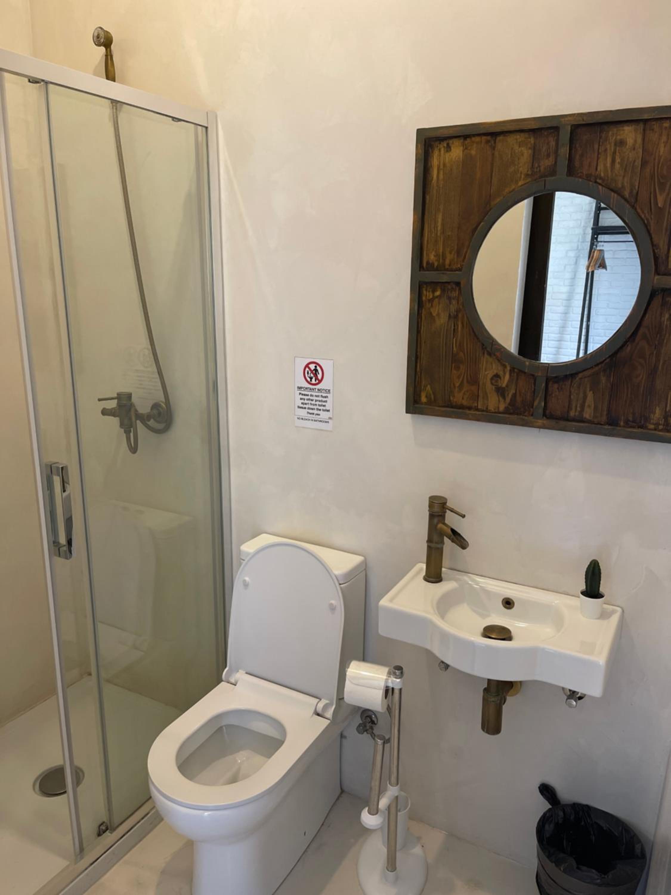 Gzira Prime Spot, Stylish Industrial Apt, Sleeps 11