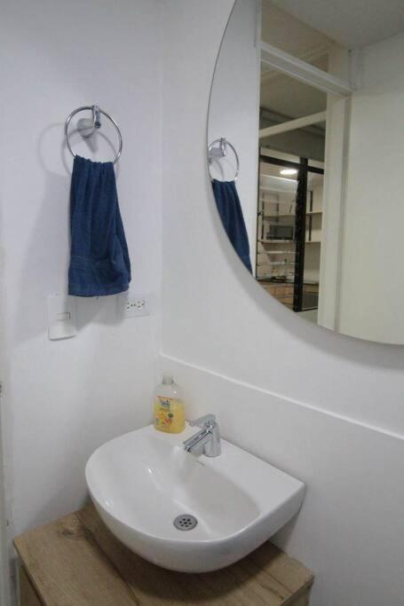 Aparta estudio cerca al Parque Lleras M202 By Roots Rentals
