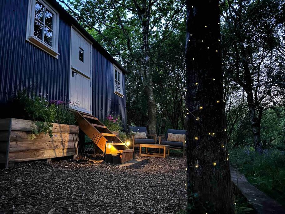 Cornwall Woodland Shepherd's Hut - Dennis Hut