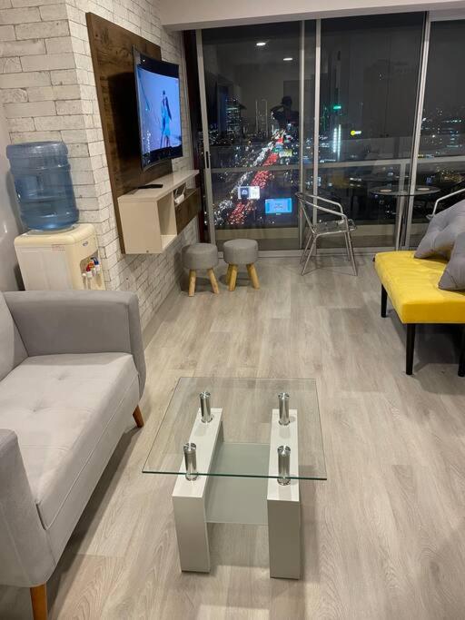 Beautiful loft at heart of Lima view 4