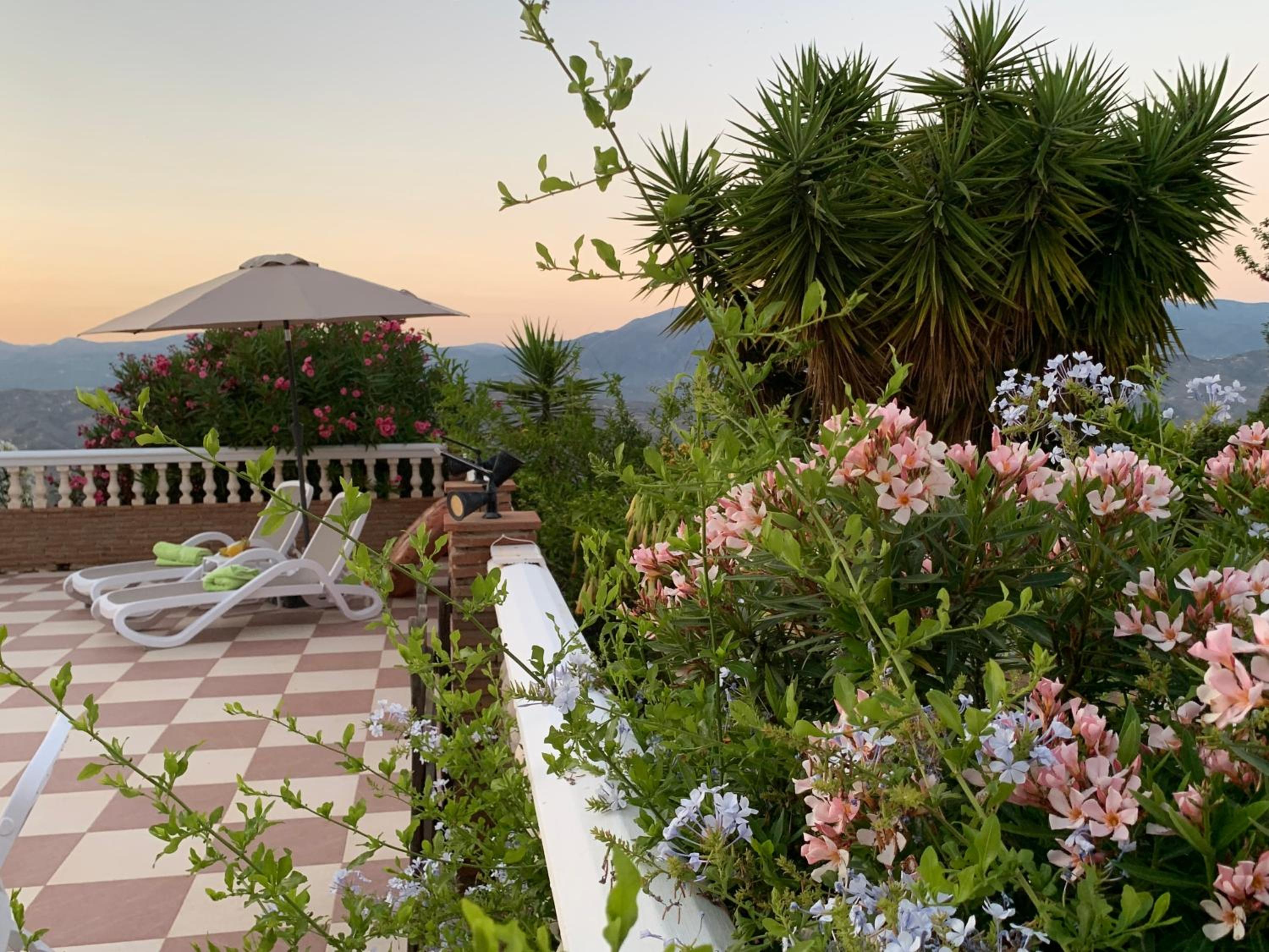 Casa Anhelando Andalucia - Een 8p villa met verwarmd zwembad op een heuveltop met magnifiek uitzicht, waaronder zeezicht, nabij dorp en strand view 3