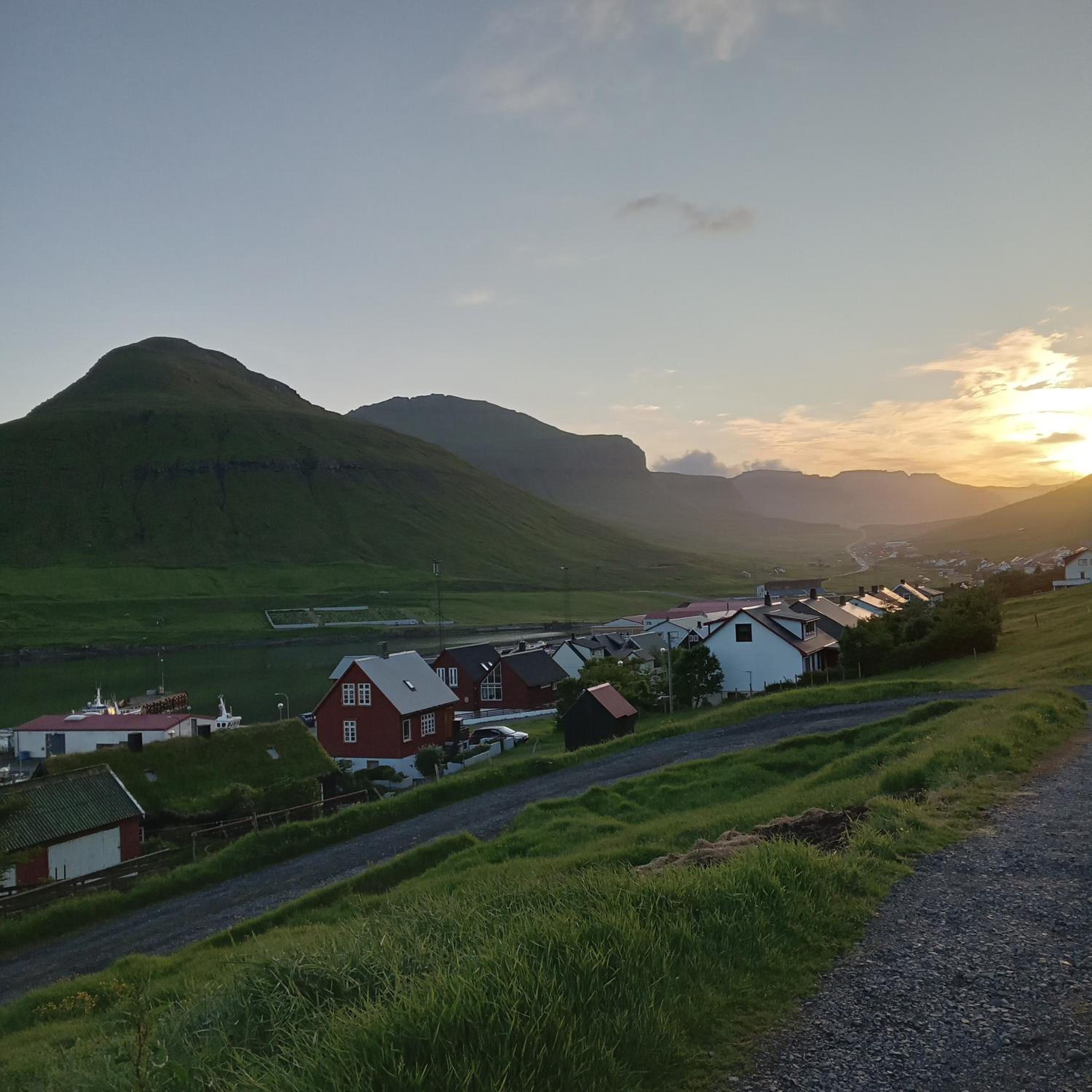 Experience unique Faroe Islands holiday home by the sea with great views, fully equipped kitchen and reliable Wi-Fi view 3