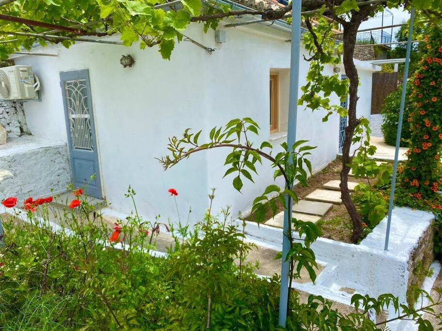 Hotel Stylish Vathy Studio with Sea View - Image 1