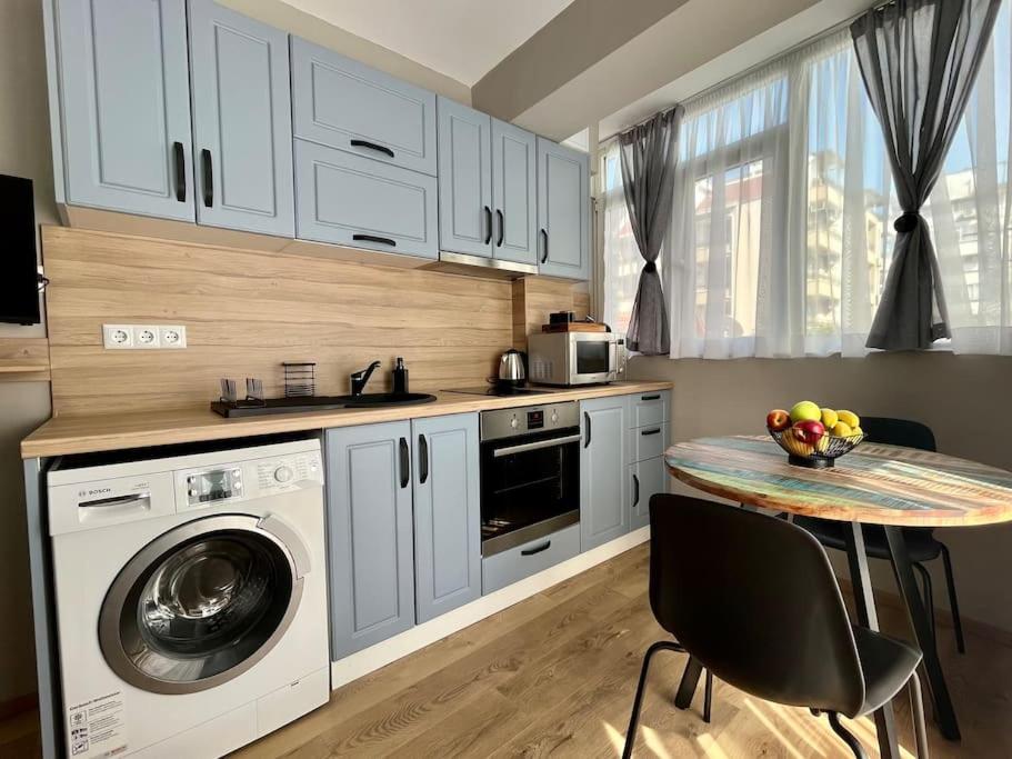 Sea Garden Apartment