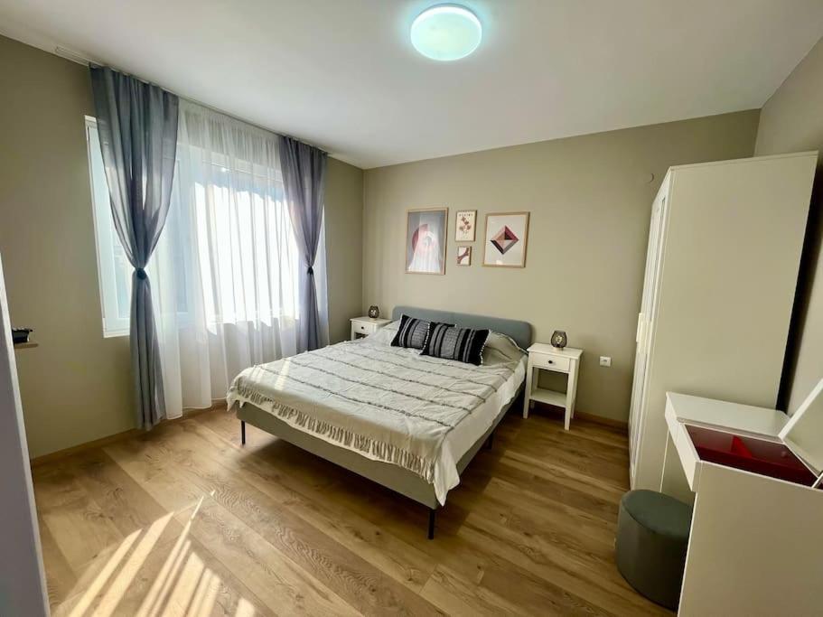 Sea Garden Apartment