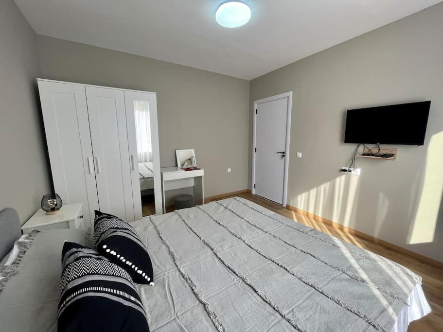 Sea Garden Apartment