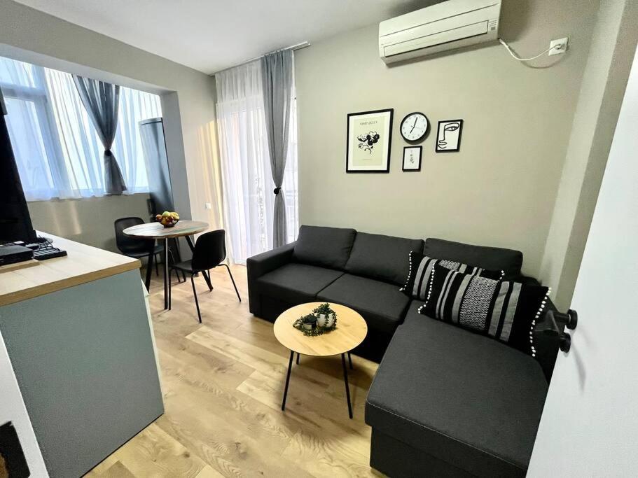Sea Garden Apartment