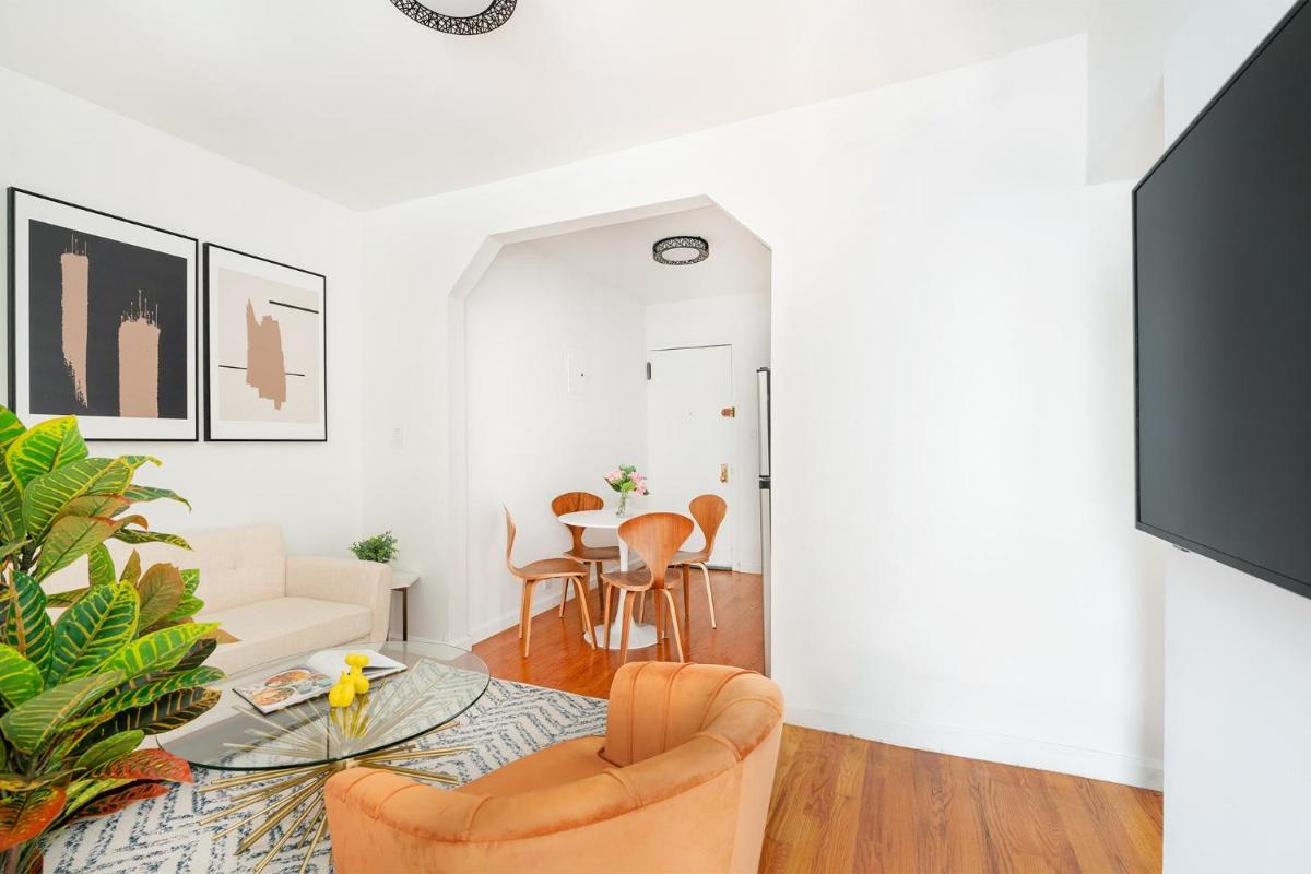444-3E Contemporary 1BR in Hell's Kitchen