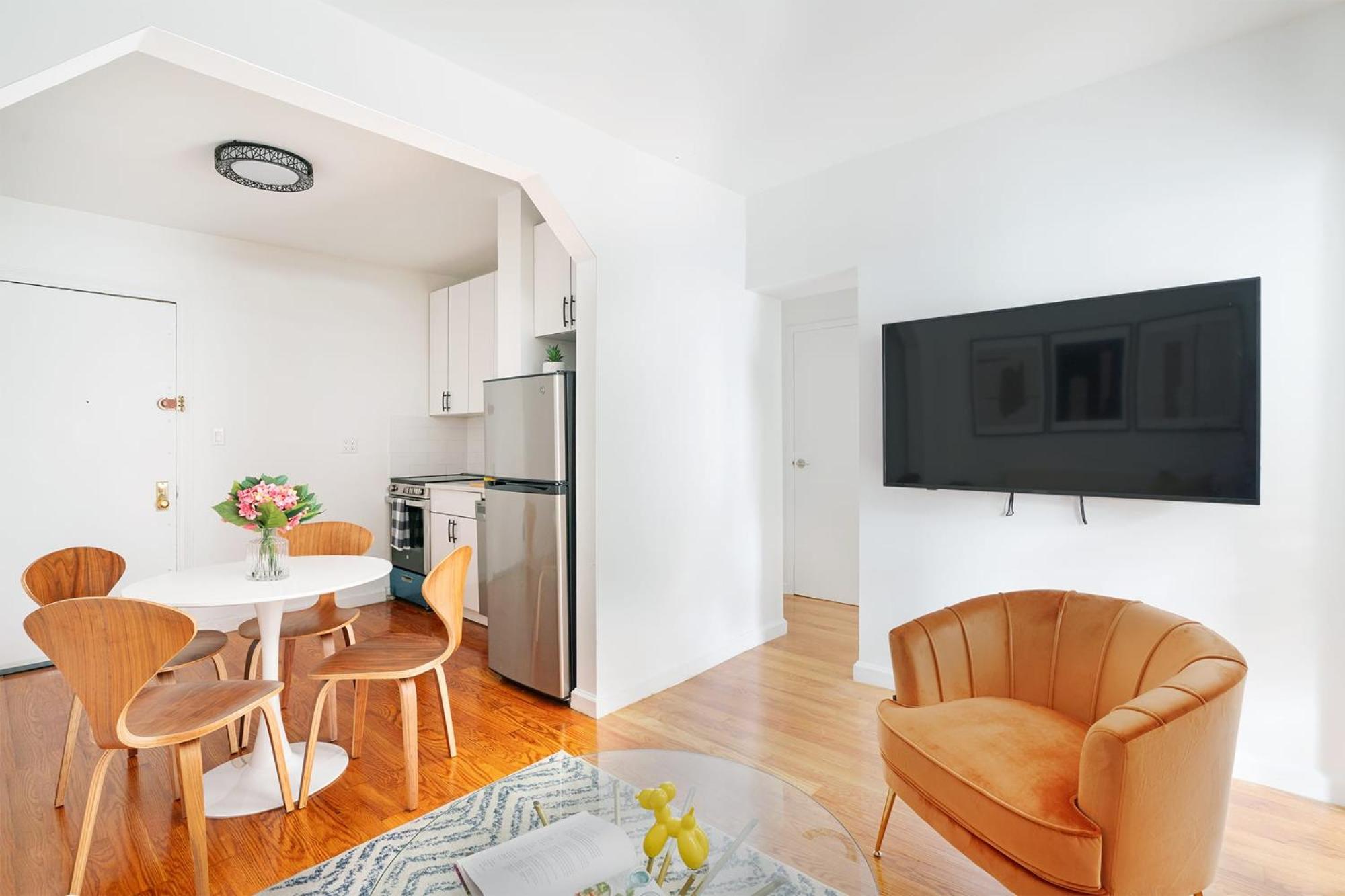 444-3E Contemporary 1BR in Hell's Kitchen