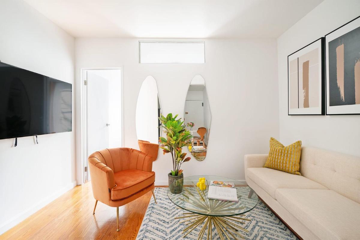 444-3E Contemporary 1BR in Hell's Kitchen