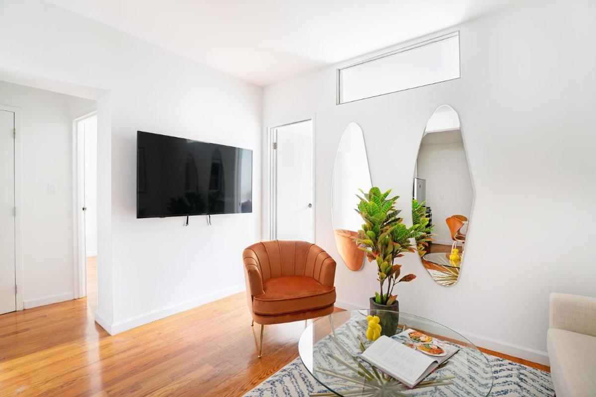 444-3E Contemporary 1BR in Hell's Kitchen
