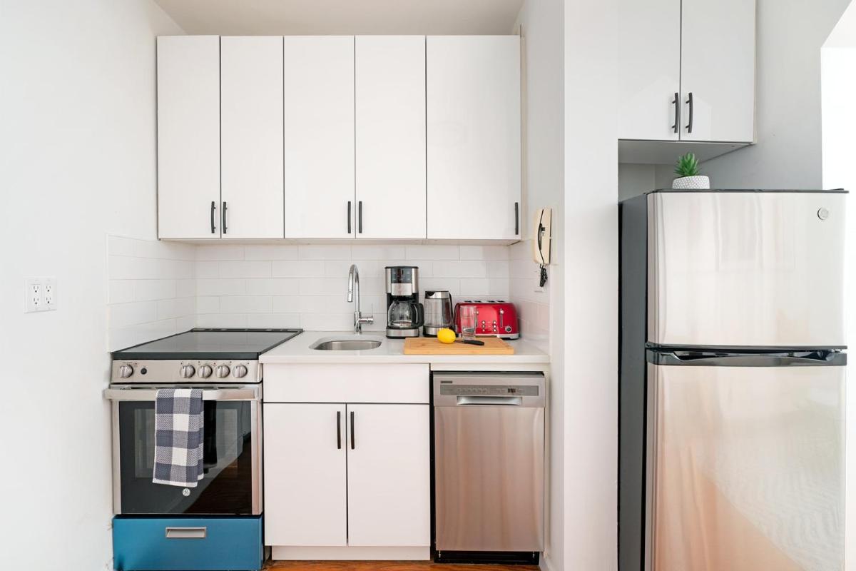 444-3E Contemporary 1BR in Hell's Kitchen