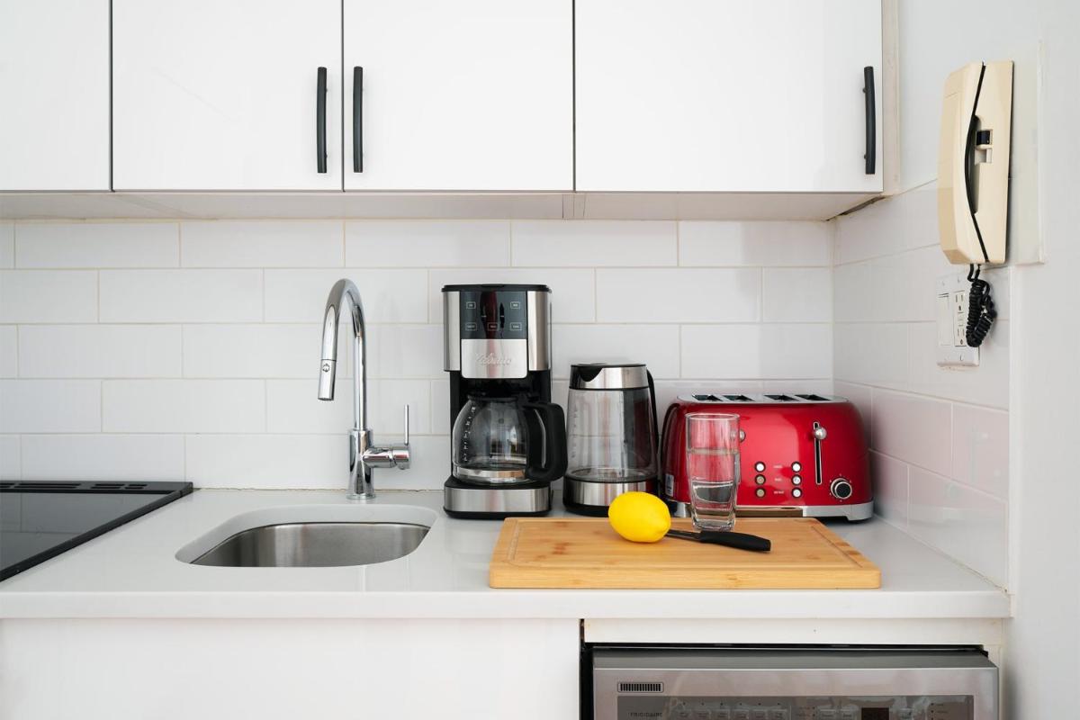 444-3E Contemporary 1BR in Hell's Kitchen