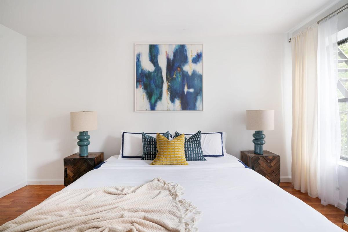 444-3E Contemporary 1BR in Hell's Kitchen