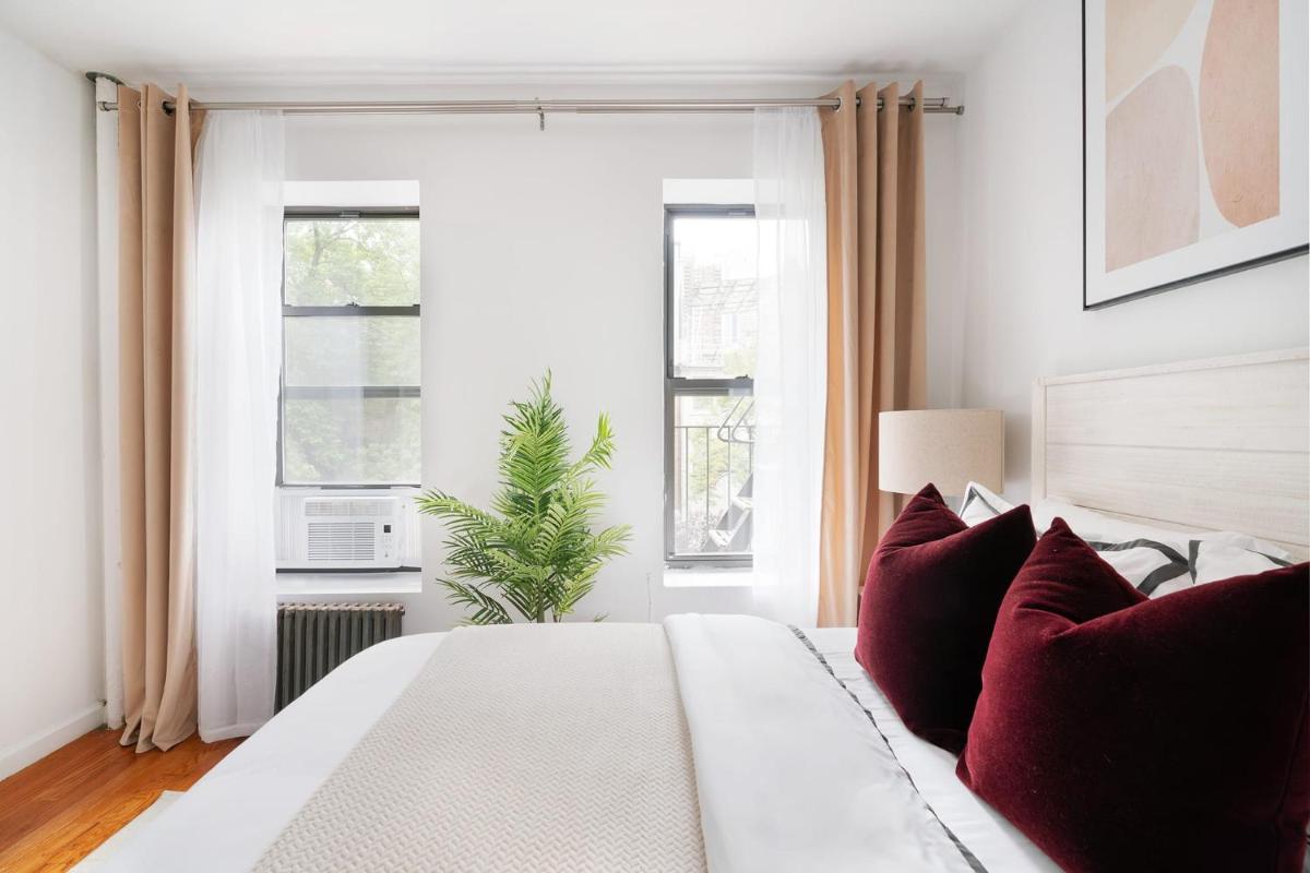 444-3E Contemporary 1BR in Hell's Kitchen
