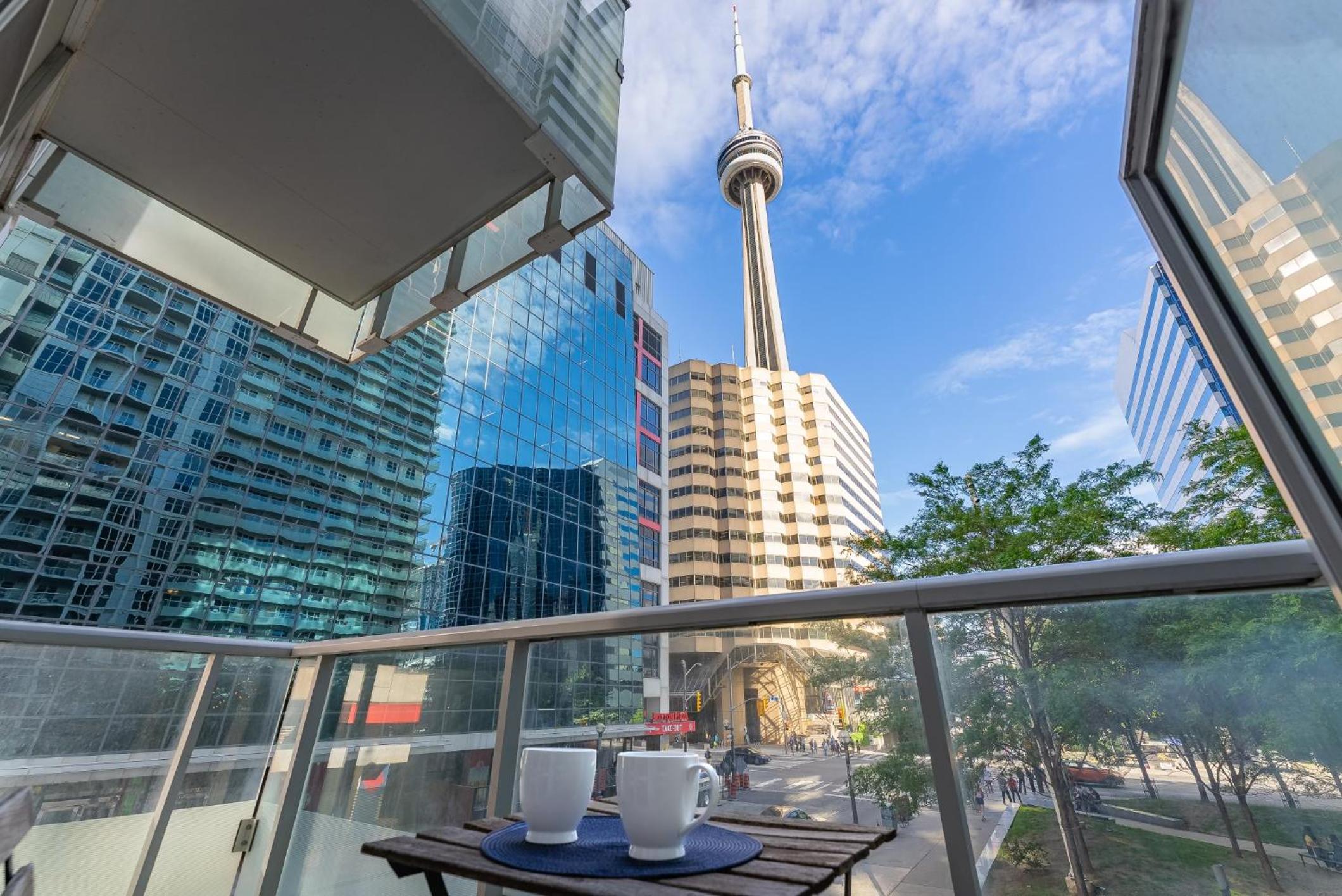 2BR 2BTH Apt-ROGERS CENTER-CN TOWER-FREE PARKING