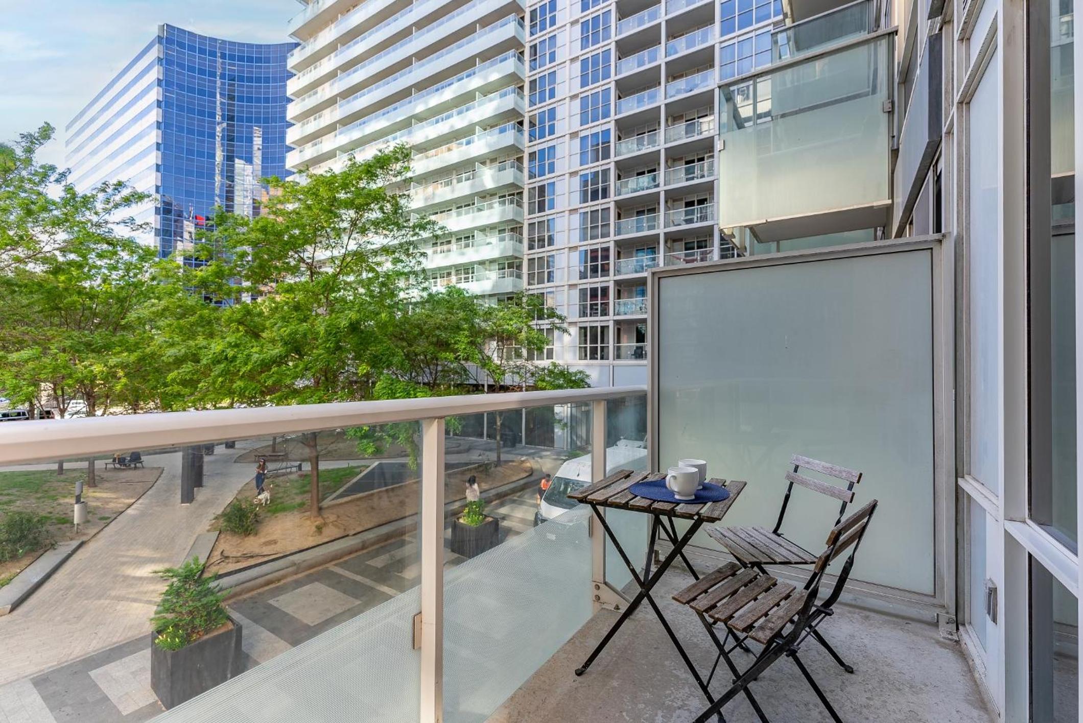 2BR 2BTH Apt-ROGERS CENTER-CN TOWER-FREE PARKING
