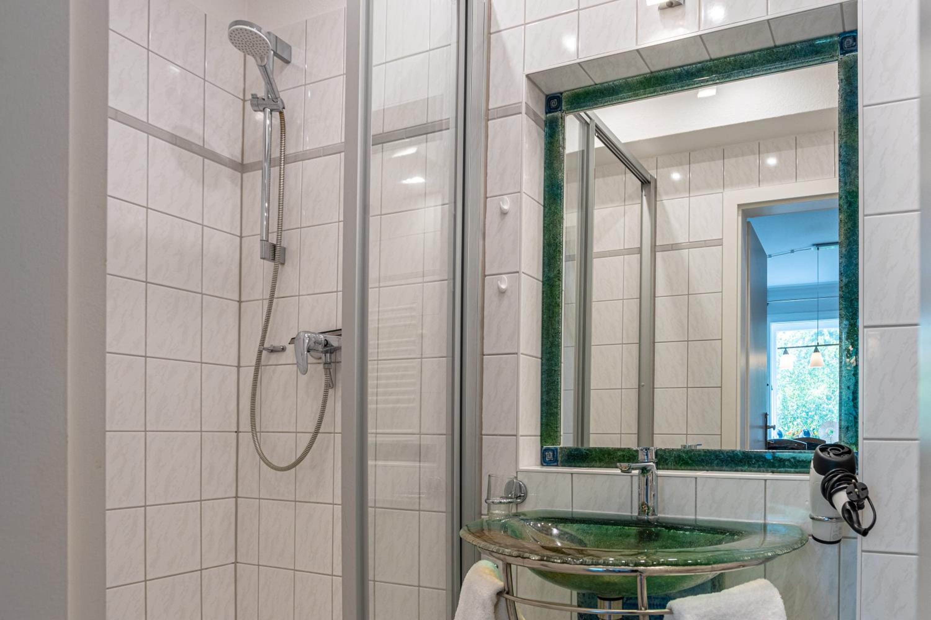 Strandvilla Hubertus Boltenhagen - Ferienwohnungen Apartment mit Parkplatz WLAN Küche Garten Grillplatz Waldbaden