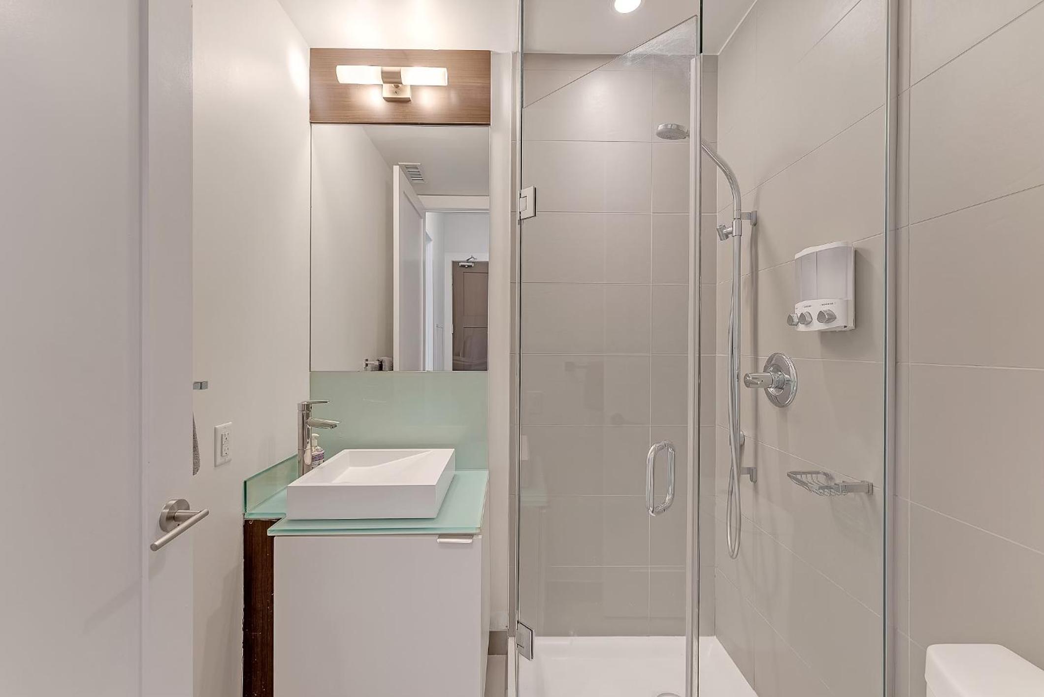 2BR 2BTH Apt-ROGERS CENTER-CN TOWER-FREE PARKING