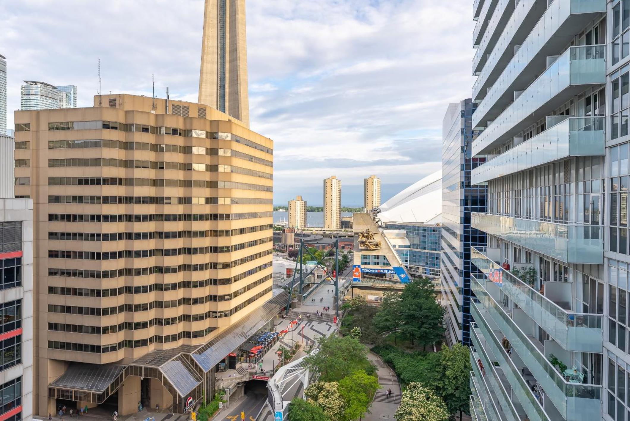 2BR 2BTH Apt-ROGERS CENTER-CN TOWER-FREE PARKING