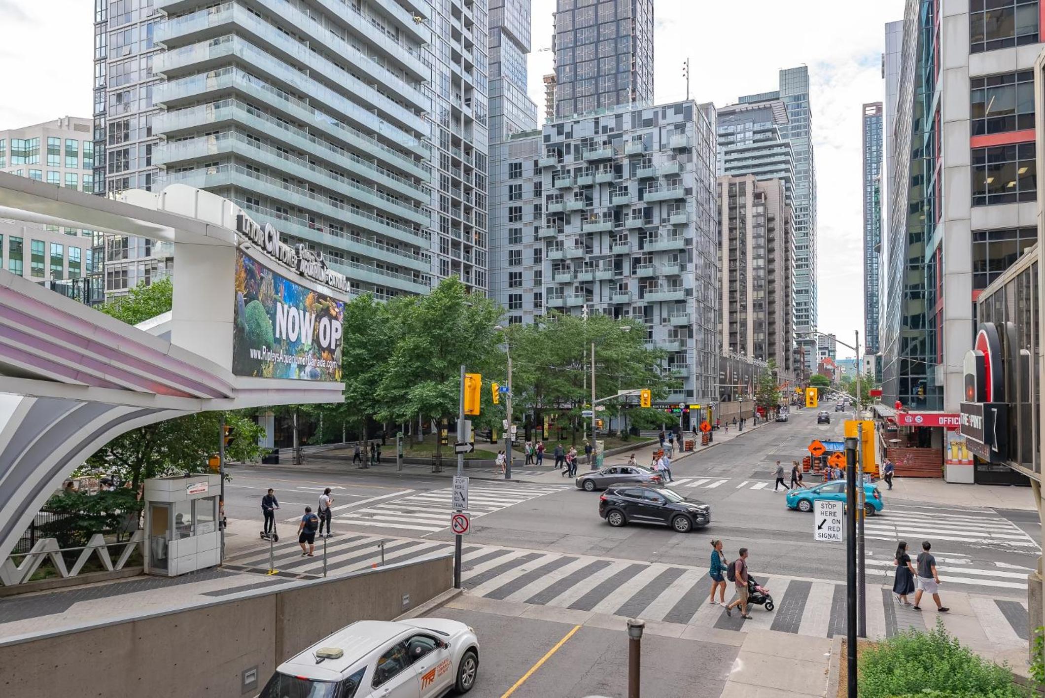 2BR 2BTH Apt-ROGERS CENTER-CN TOWER-FREE PARKING