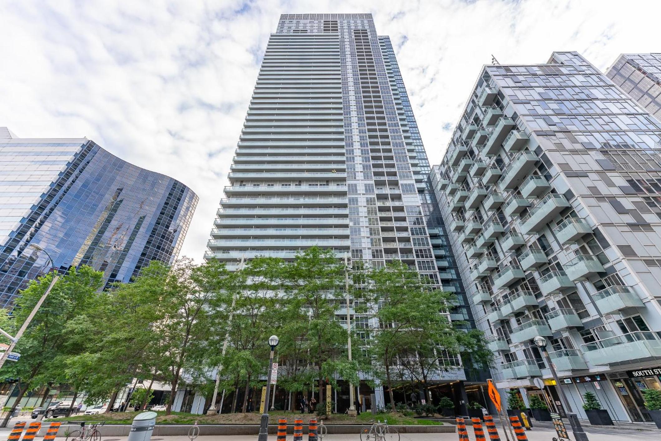 2BR 2BTH Apt-ROGERS CENTER-CN TOWER-FREE PARKING