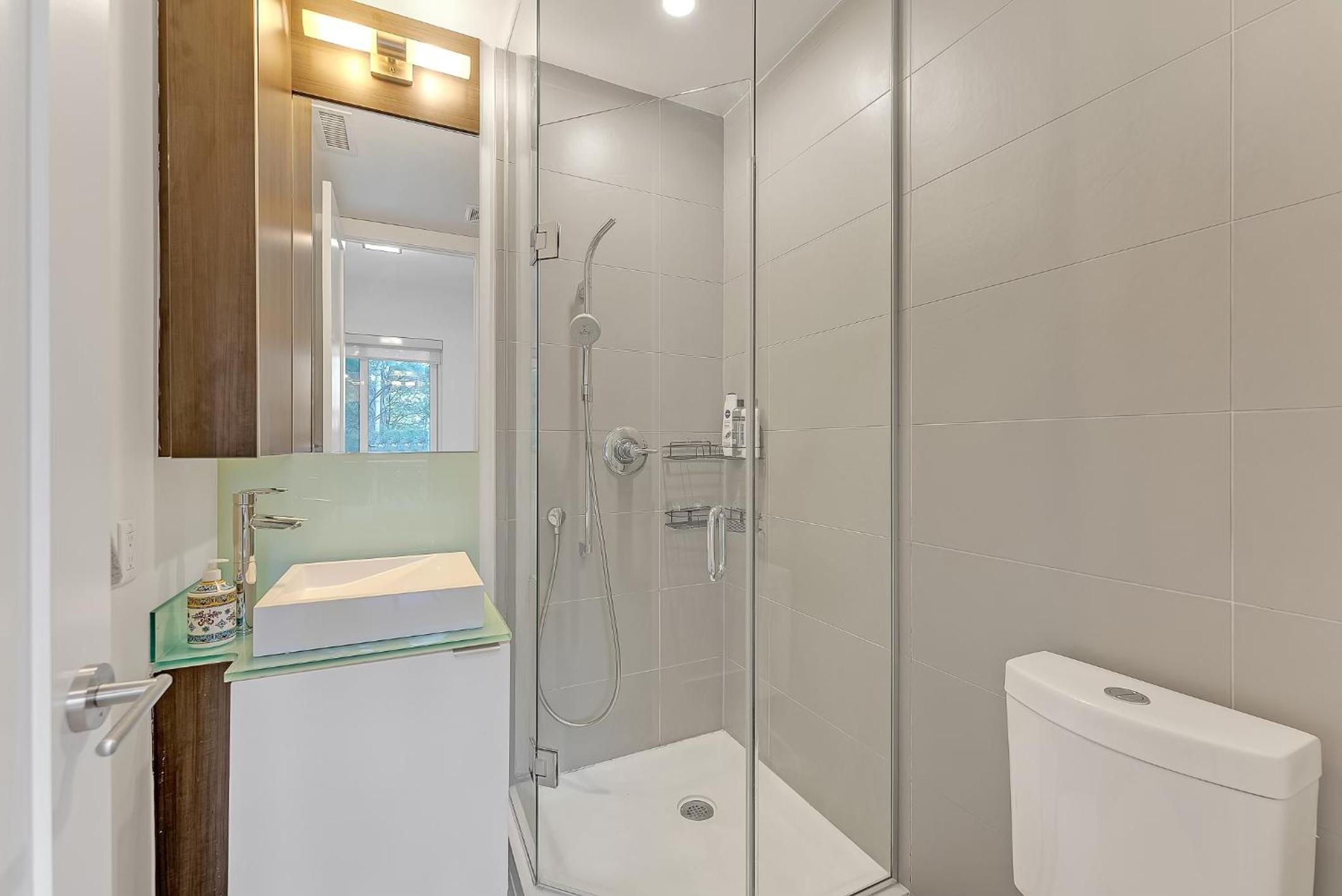 2BR 2BTH Apt-ROGERS CENTER-CN TOWER-FREE PARKING