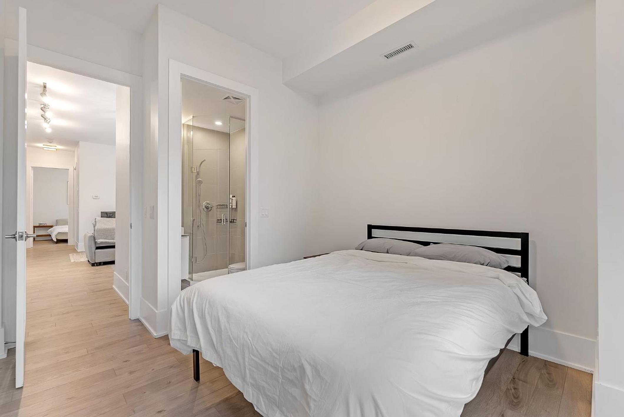 2BR 2BTH Apt-ROGERS CENTER-CN TOWER-FREE PARKING