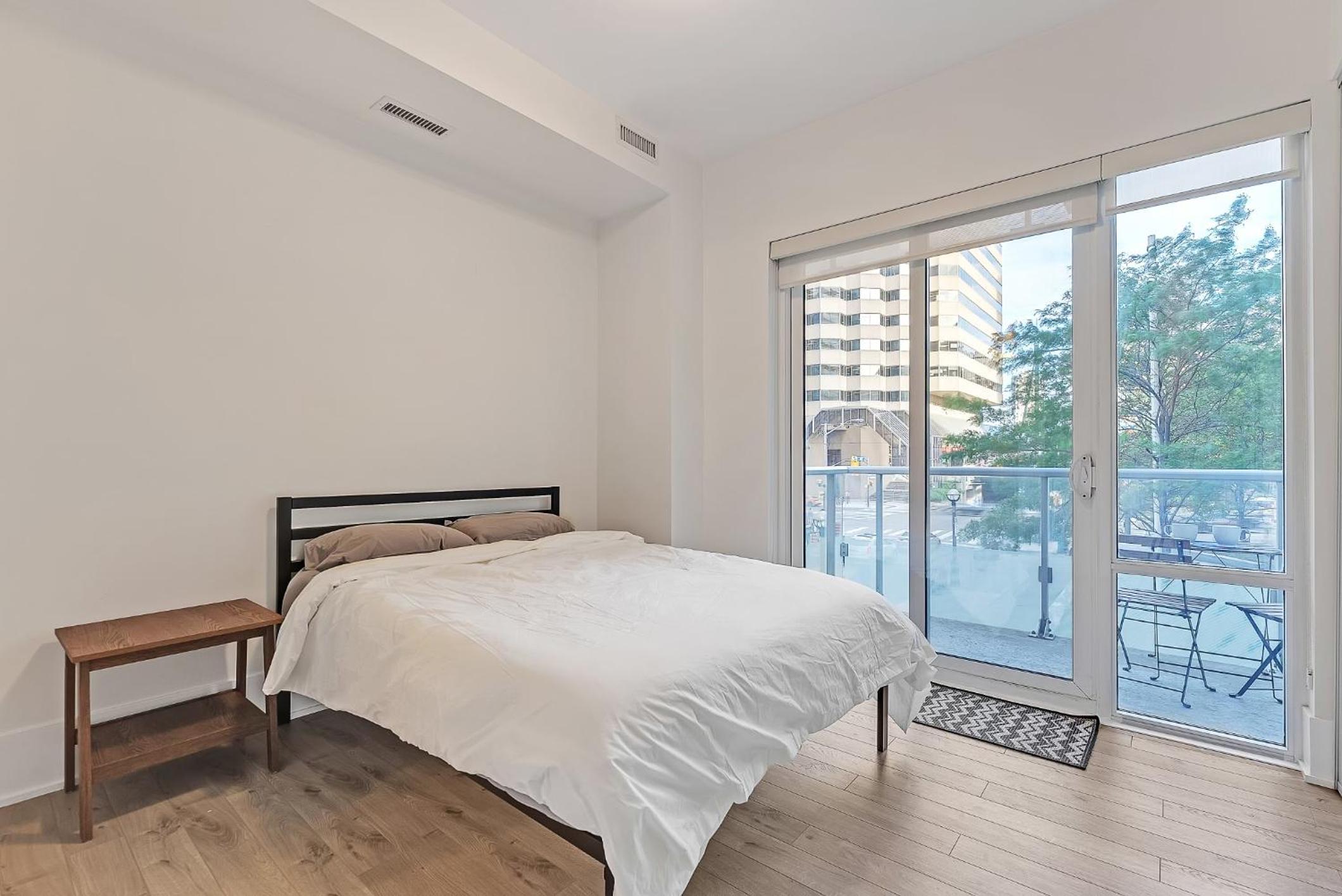 2BR 2BTH Apt-ROGERS CENTER-CN TOWER-FREE PARKING