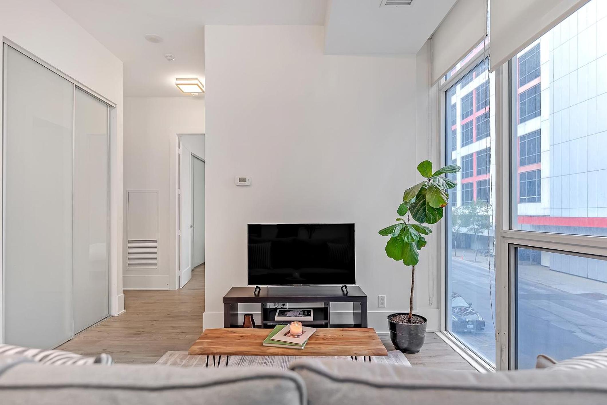 2BR 2BTH Apt-ROGERS CENTER-CN TOWER-FREE PARKING