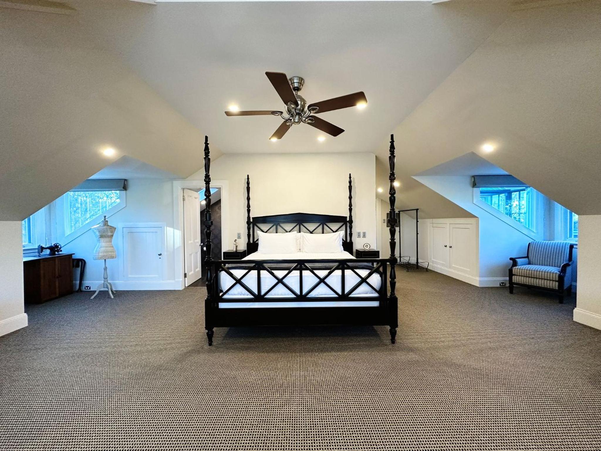 Kalinya Estate Platinum- Homestead, Lodge & Barn- up to 34 guests