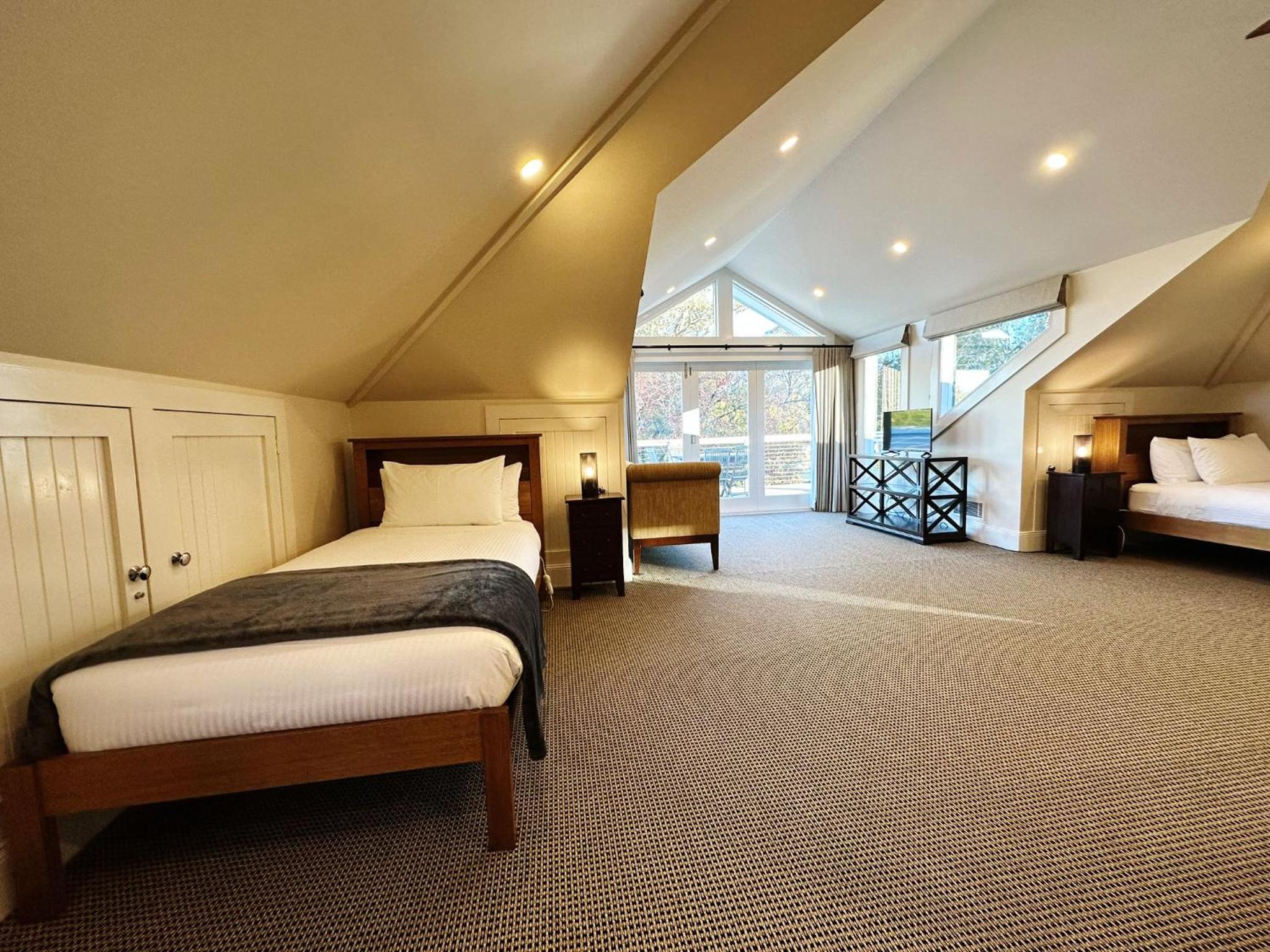 Kalinya Estate Platinum- Homestead, Lodge & Barn- up to 34 guests