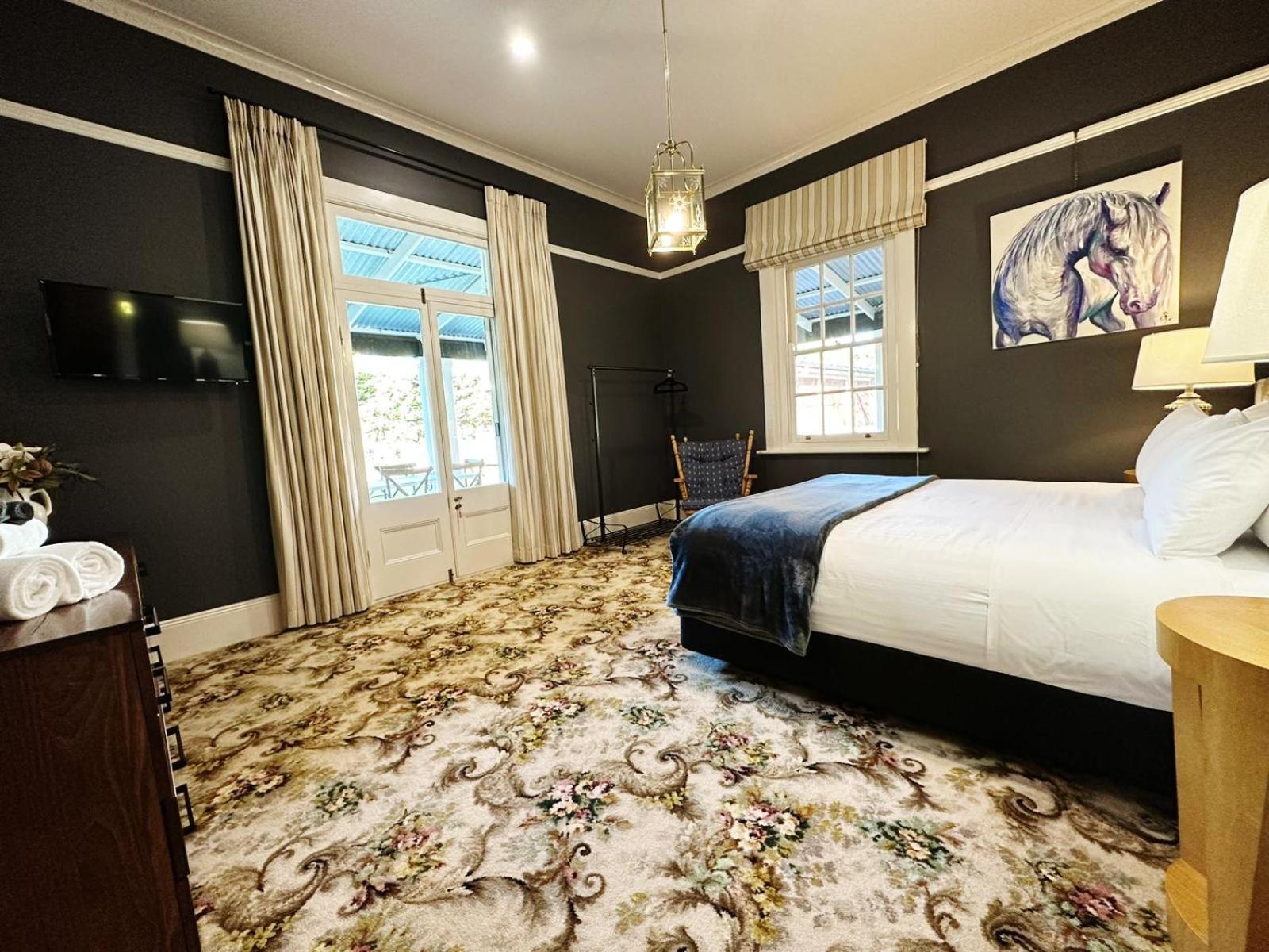 Kalinya Estate Platinum- Homestead, Lodge & Barn- up to 34 guests