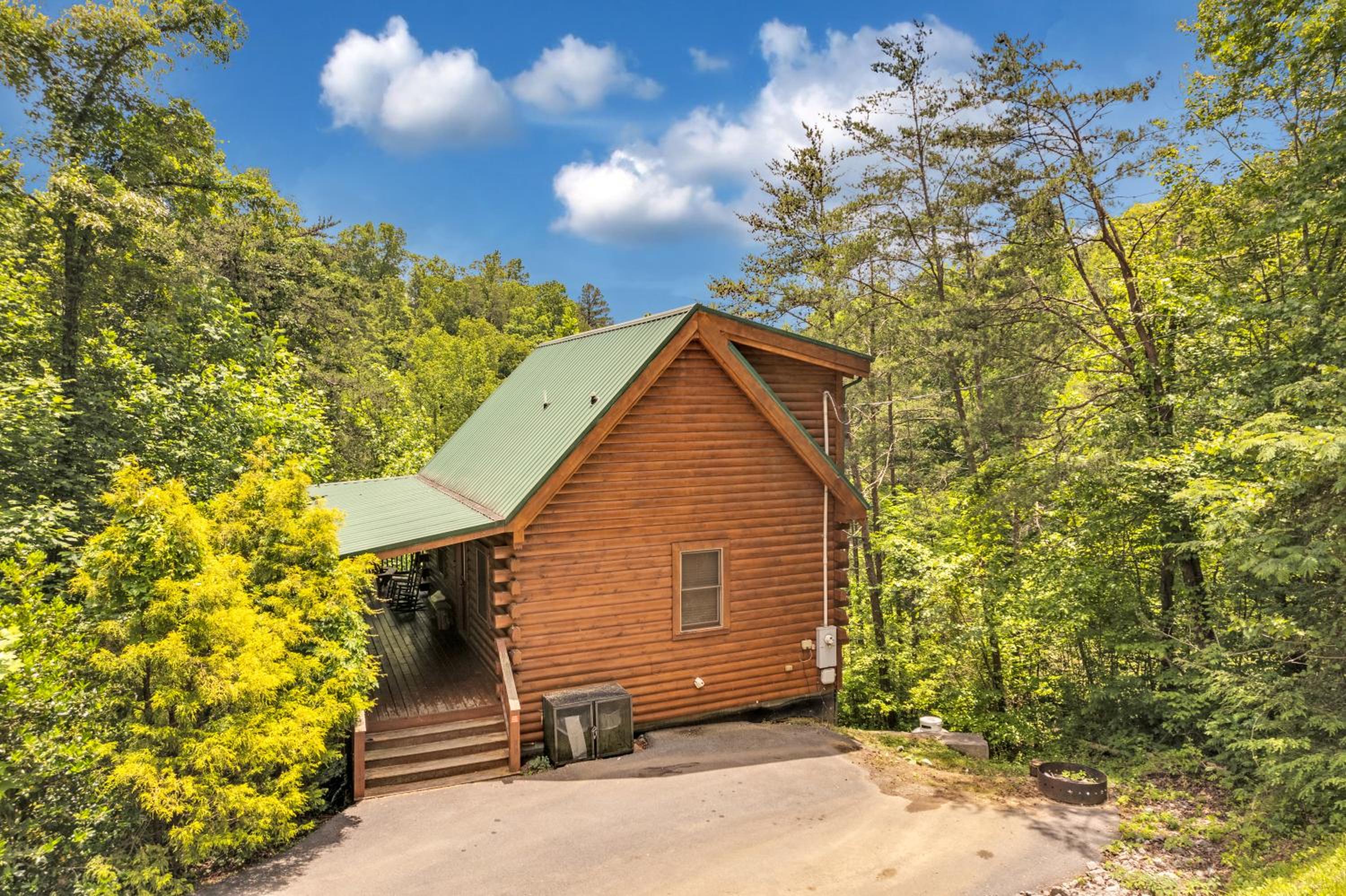 American Honey - Hot Tub, Cozy Cabin Retreat in the Smokies Comfort & Fun for All view 2