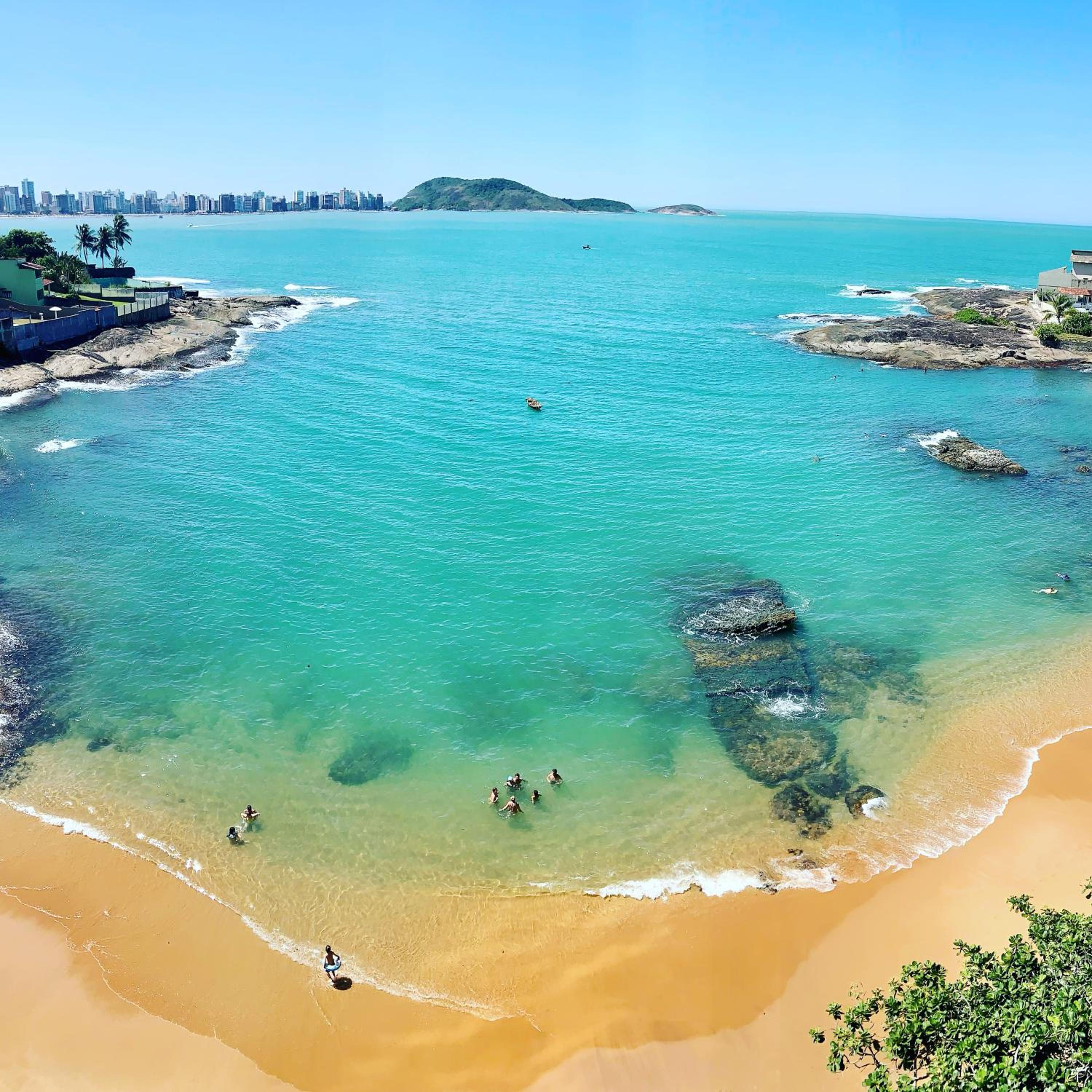 Apartamento vista do mar, pé na areia e águas tranquilas, no cento de Guarapari