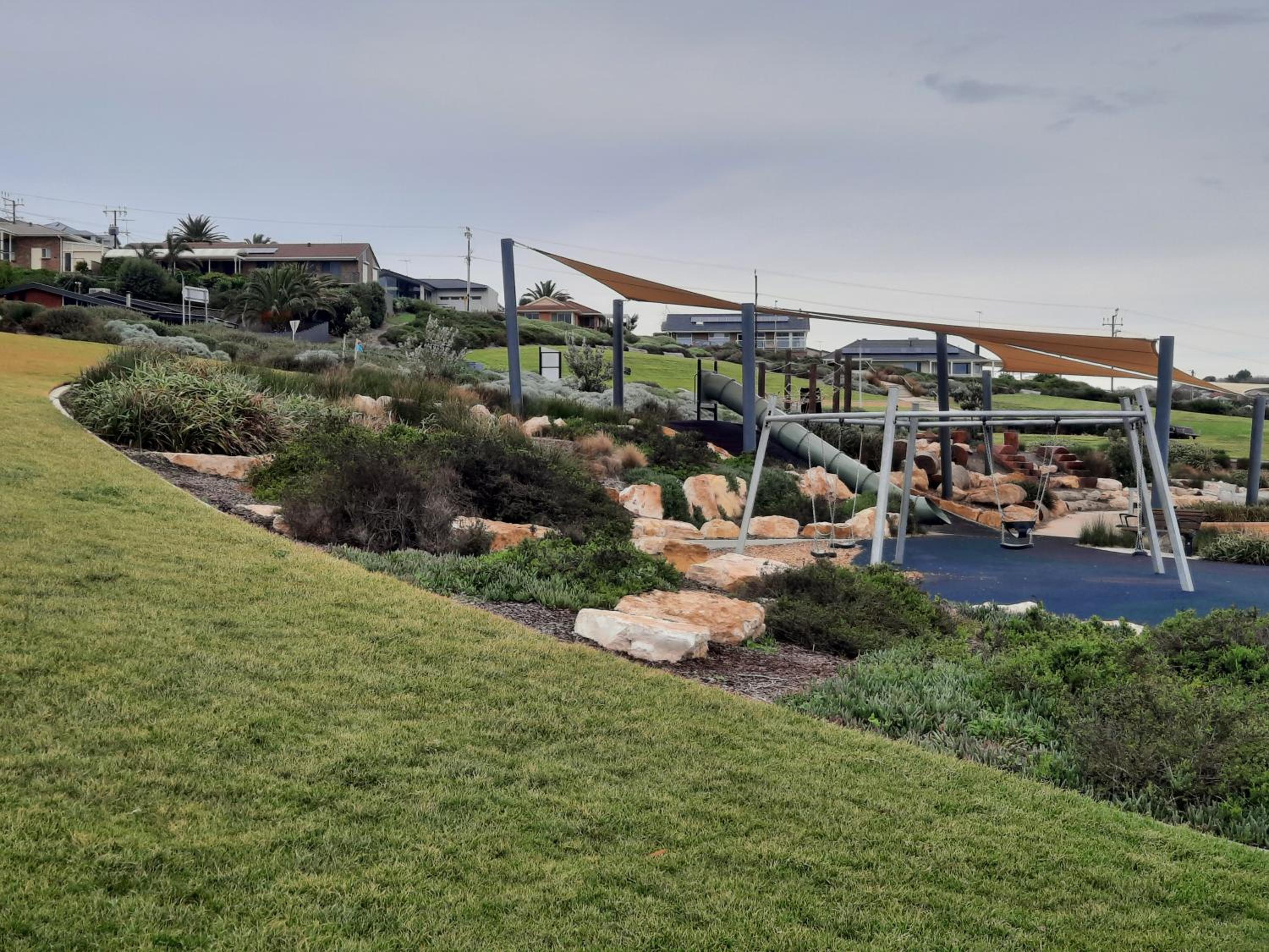 Large Apartment with sunsets, sea views, free parking, laundry, wifi and netflix
