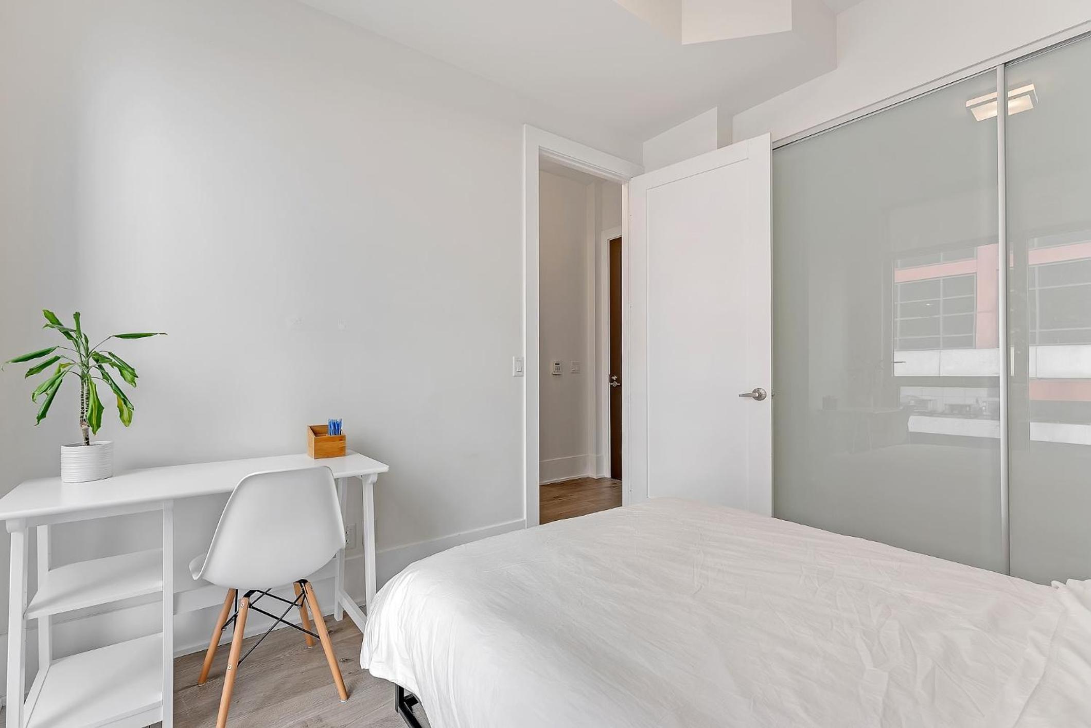 2BR 2BTH Apt-ROGERS CENTER-CN TOWER-FREE PARKING