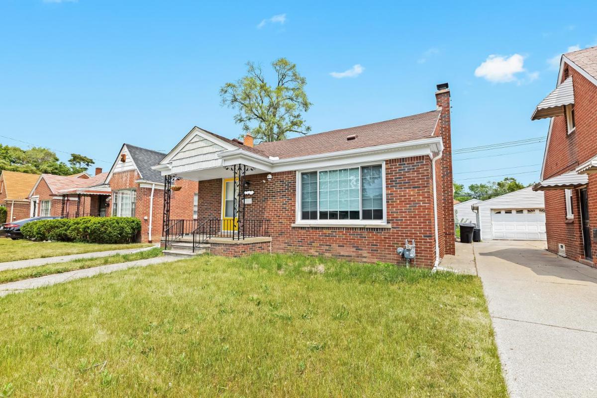 Family-Friendly, Multi-Day Sale, 15 mins to Downtown view 3