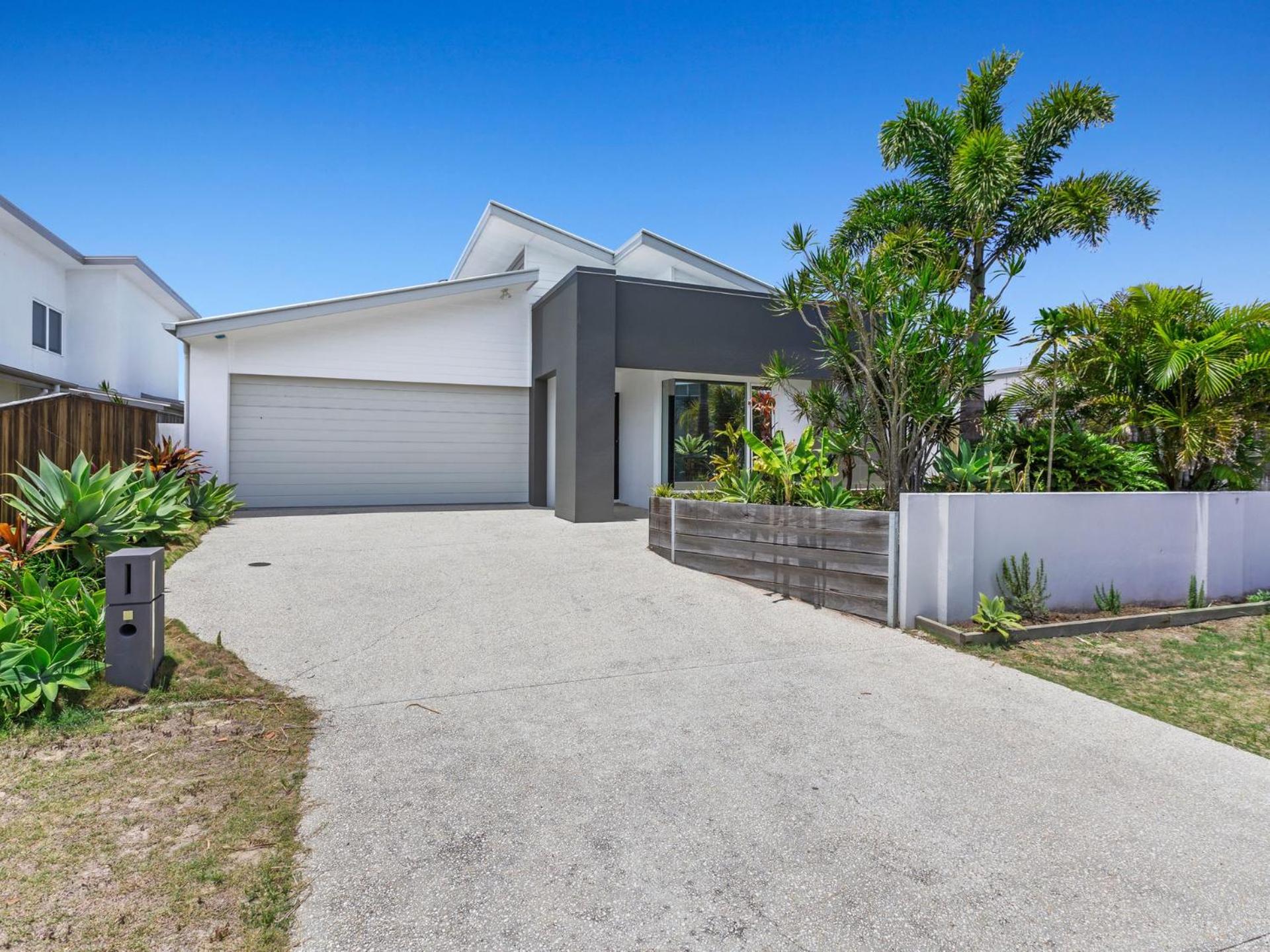 Coastal Hideaway in the heart of Casuarina with Heated Pool